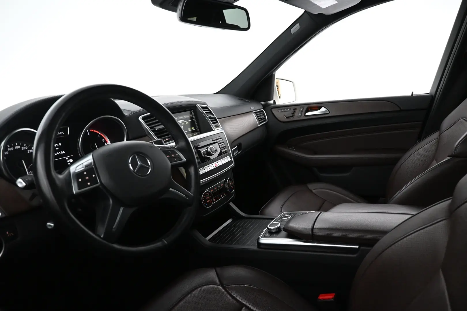 Car Image - 2H32mxr6qkgfHvuxbibUSz