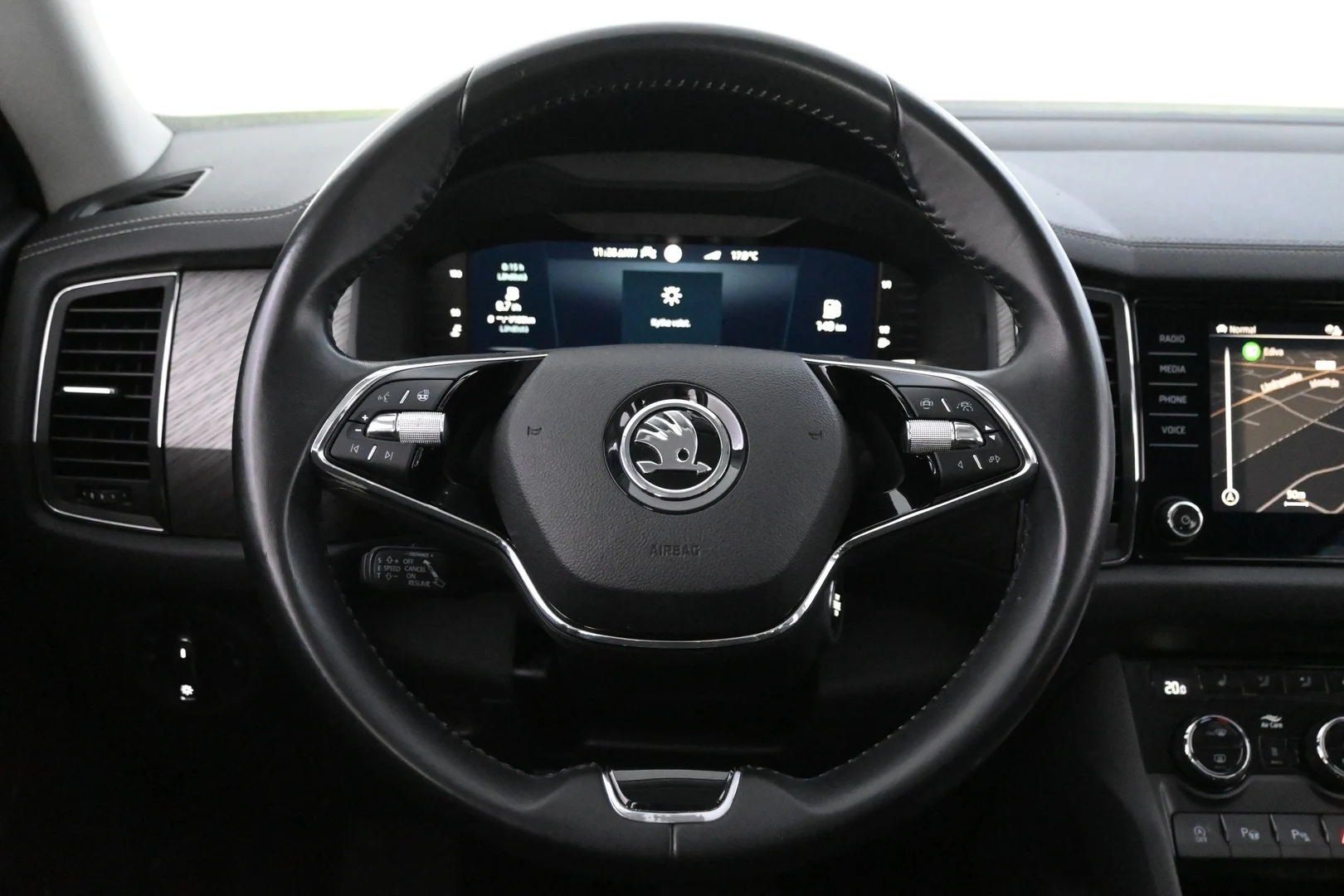 Car Image - 1DeC7EYuHEr5F3l9x06Oos