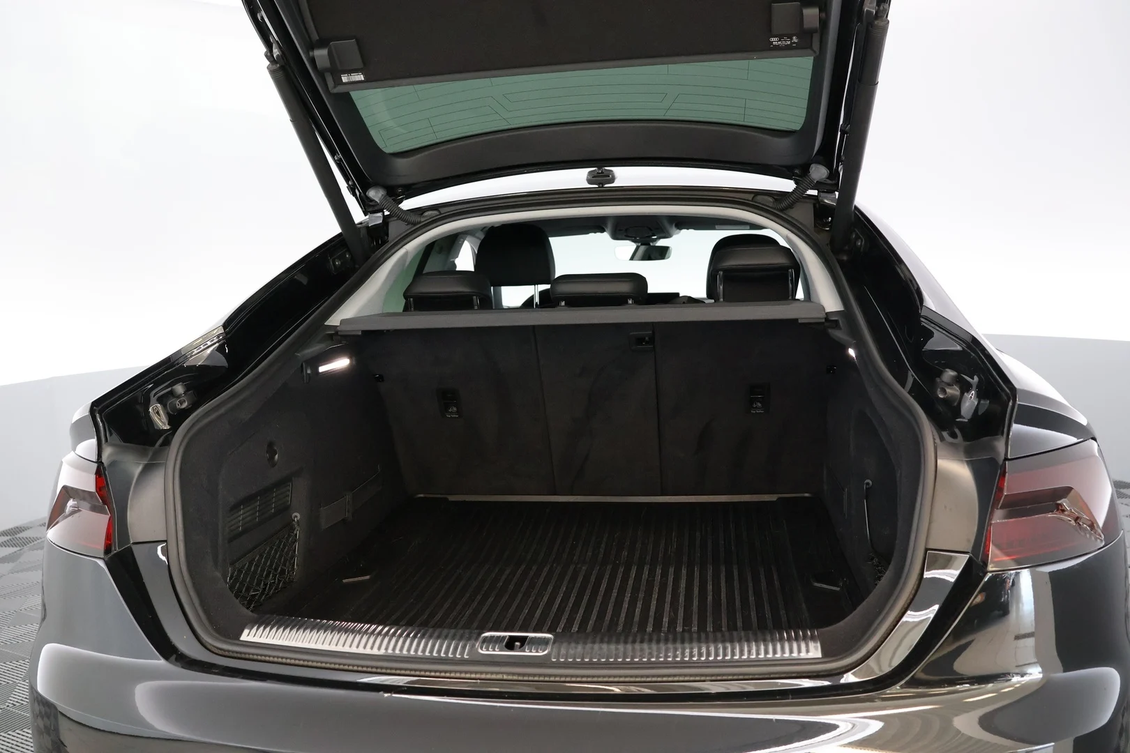 Car Image - 2zRhf1gnBGsXAWXyhfVOso