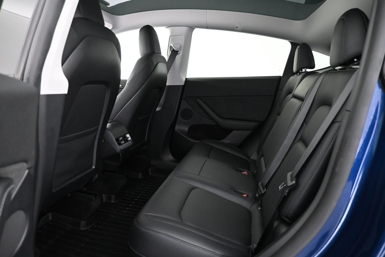 Car Image - 3iBR2LpILMvVCFuK7OfxeR