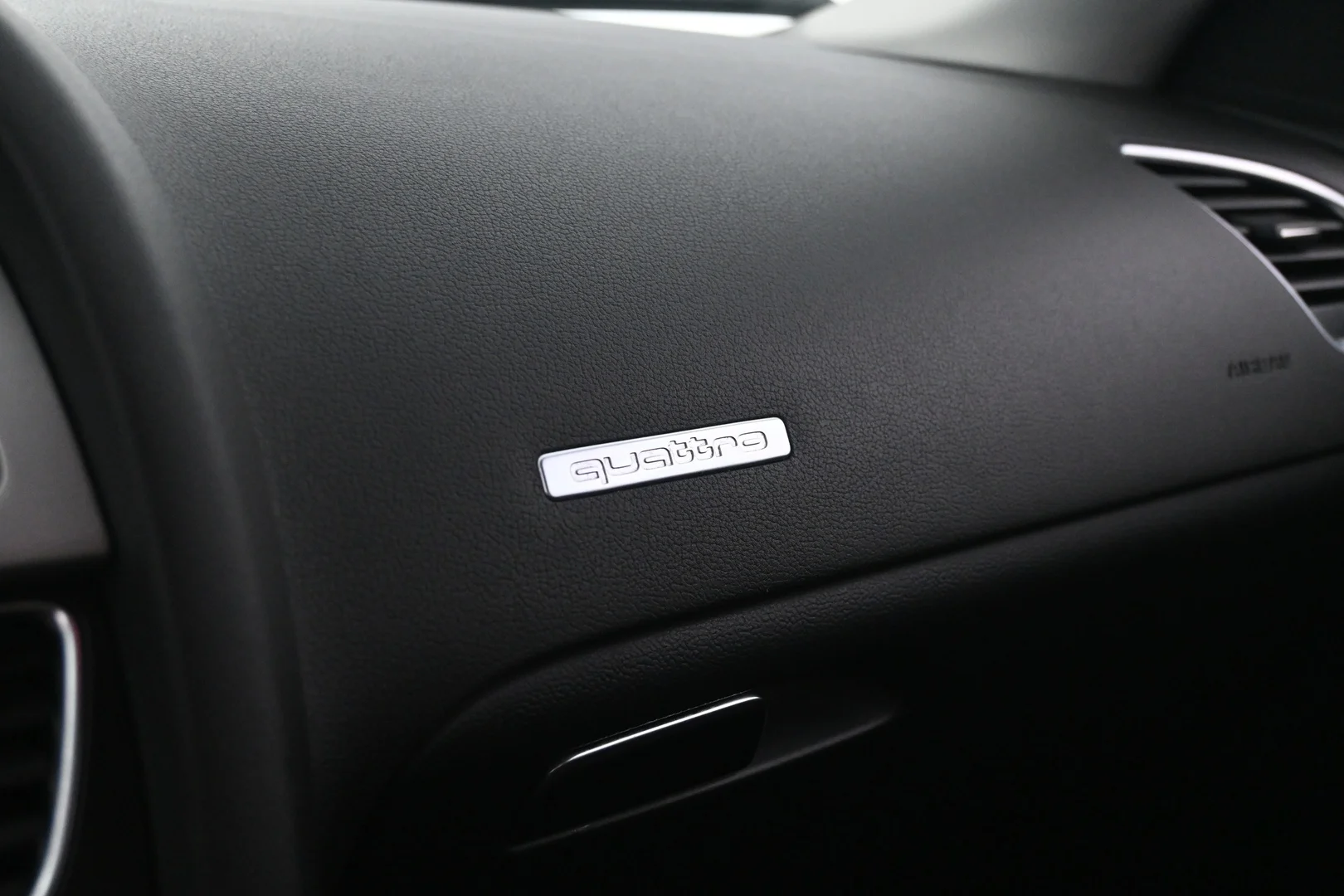Car Image - M4yCCoeY7aYRZGJ61l1eP