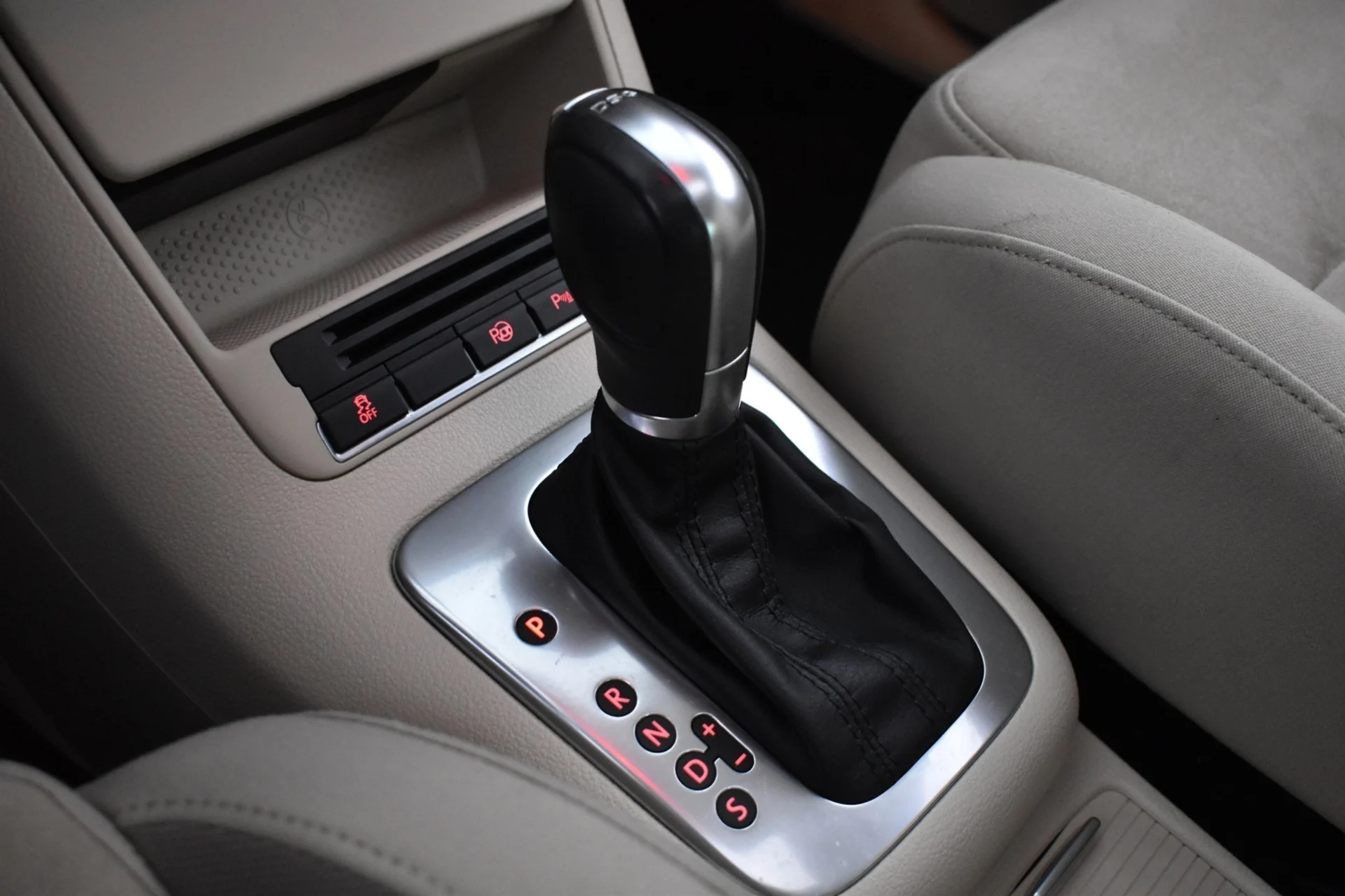 Car Image - FsaWI5S3rNFtQvifuEUCY