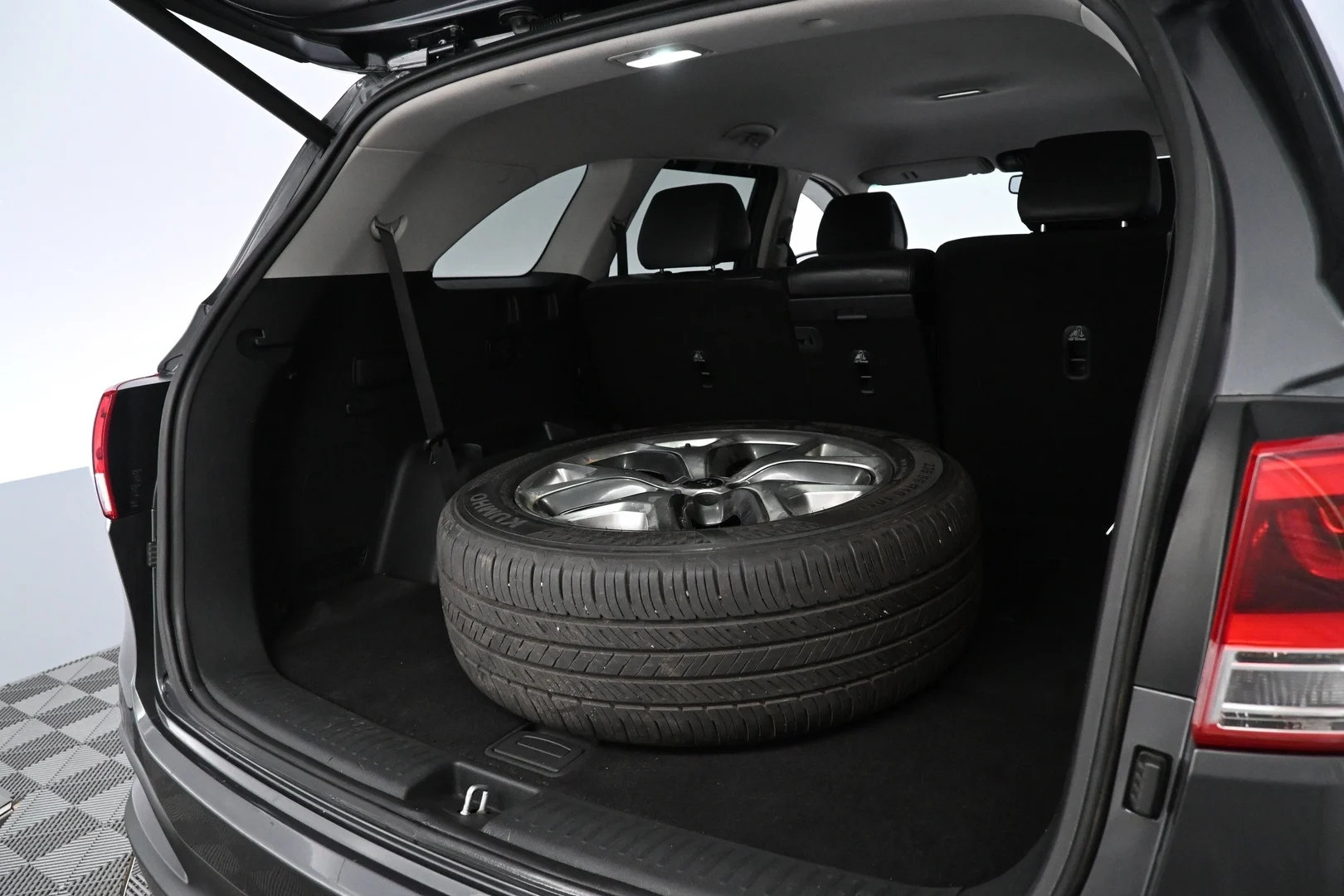 Car Image - 7aIsUShPyGPIqt3Cn77F68