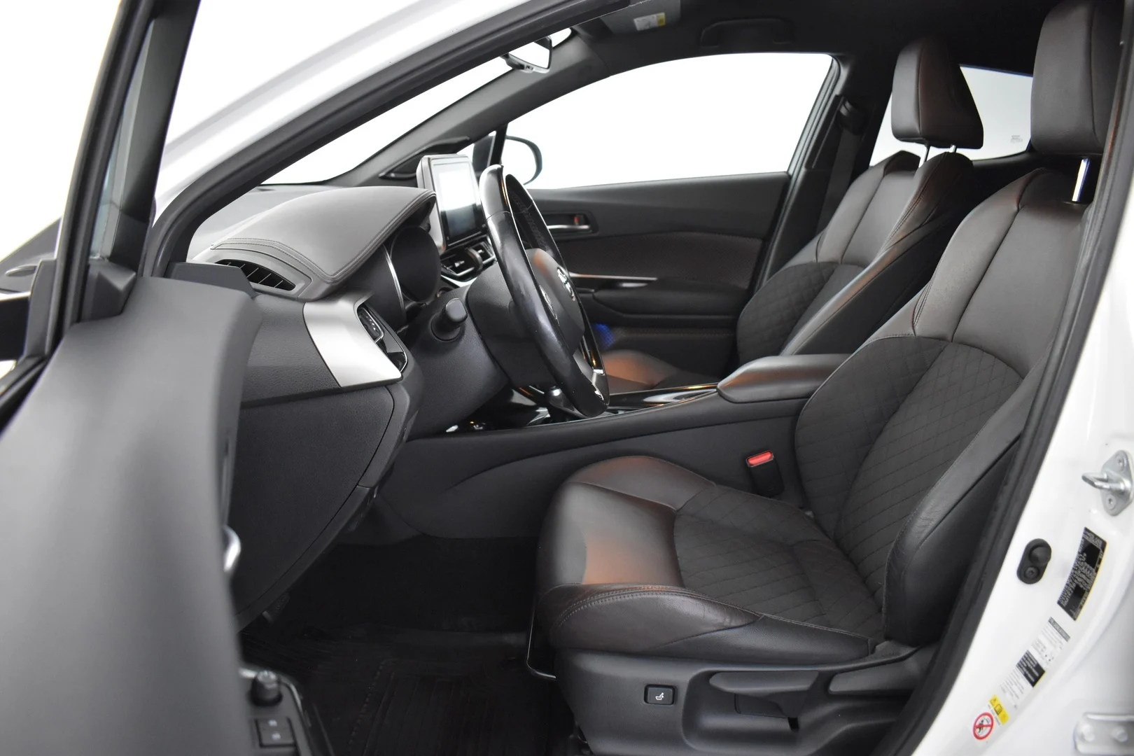 Car Image - 42PU5y3Y8XHPCBbK2L7MT1