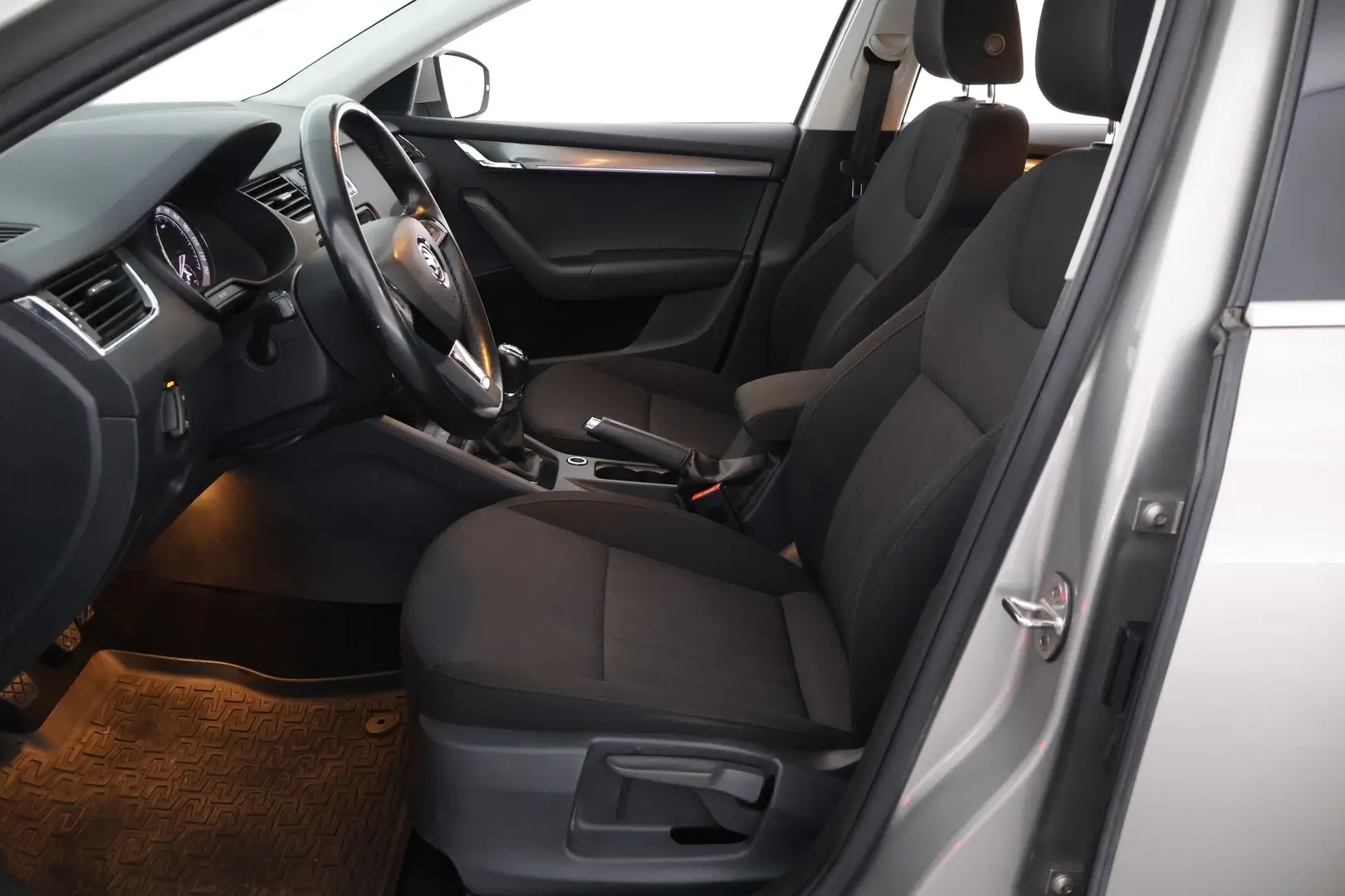 Car Image - 5mIcANjFRvkAQ6k2ychofB
