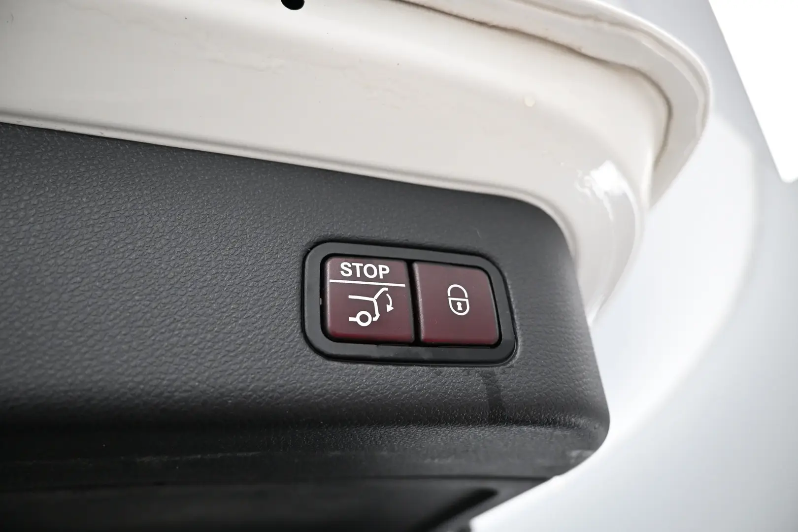 Car Image - 2H32mxr6qkgfHvuxbibUSz
