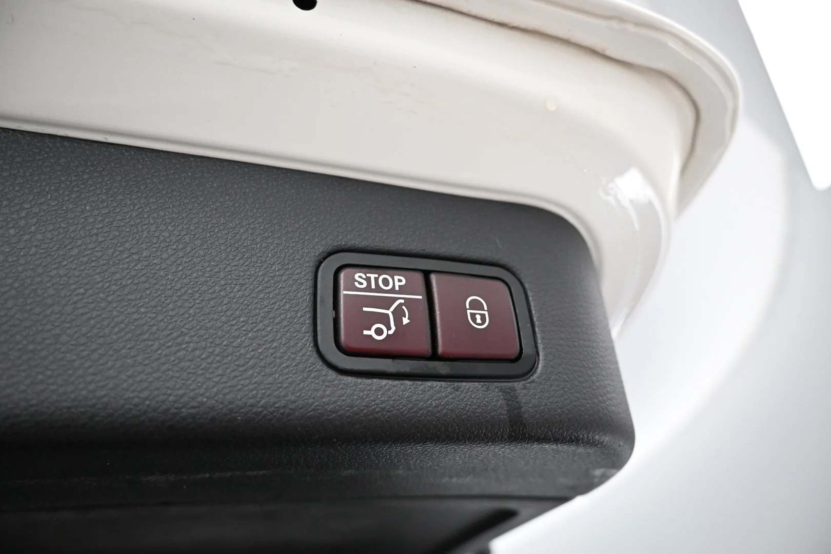 Car Image - 2H32mxr6qkgfHvuxbibUSz