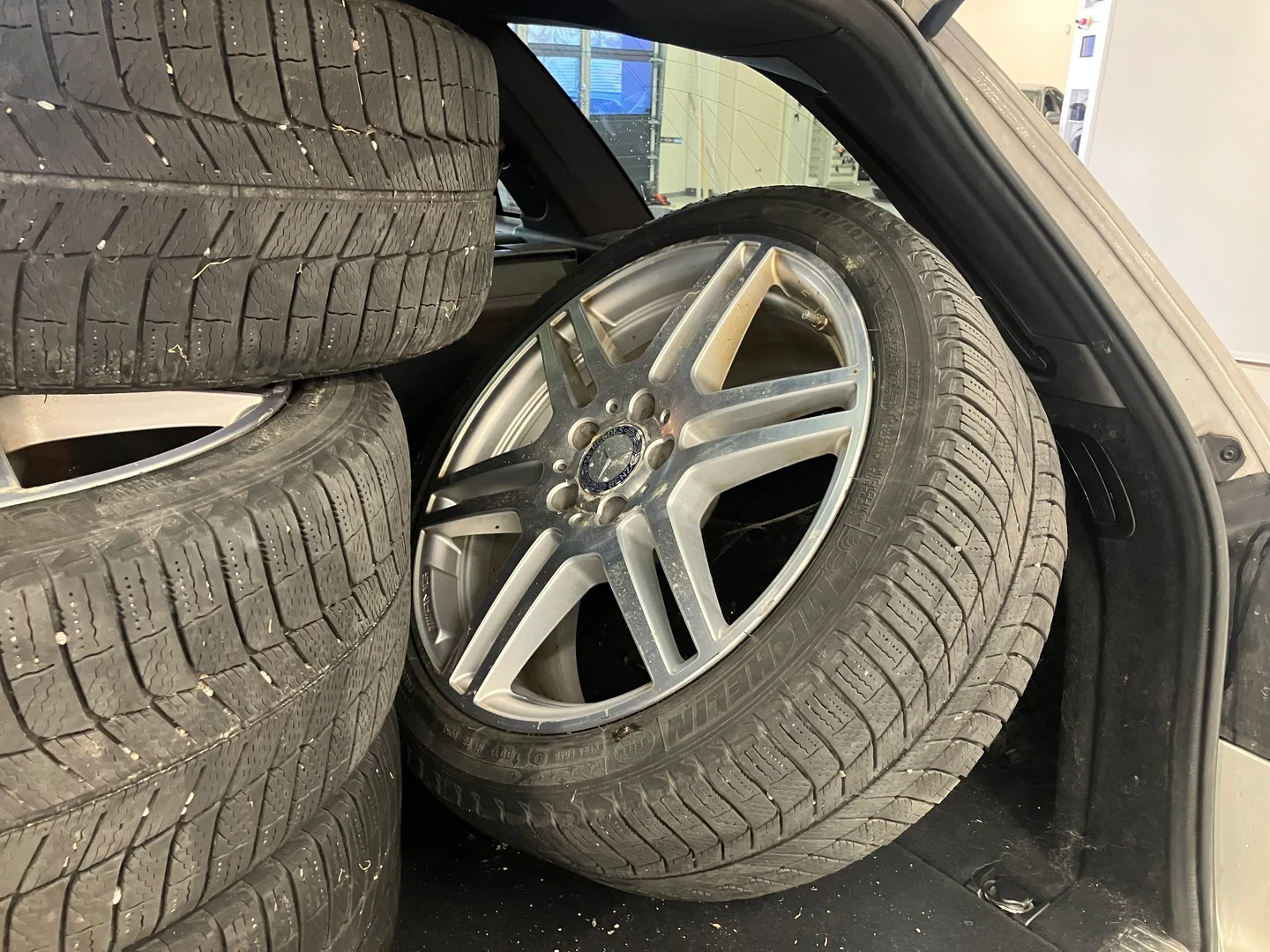 Car Image - 4hXeWDxs17lh4Zc8OuEnjM