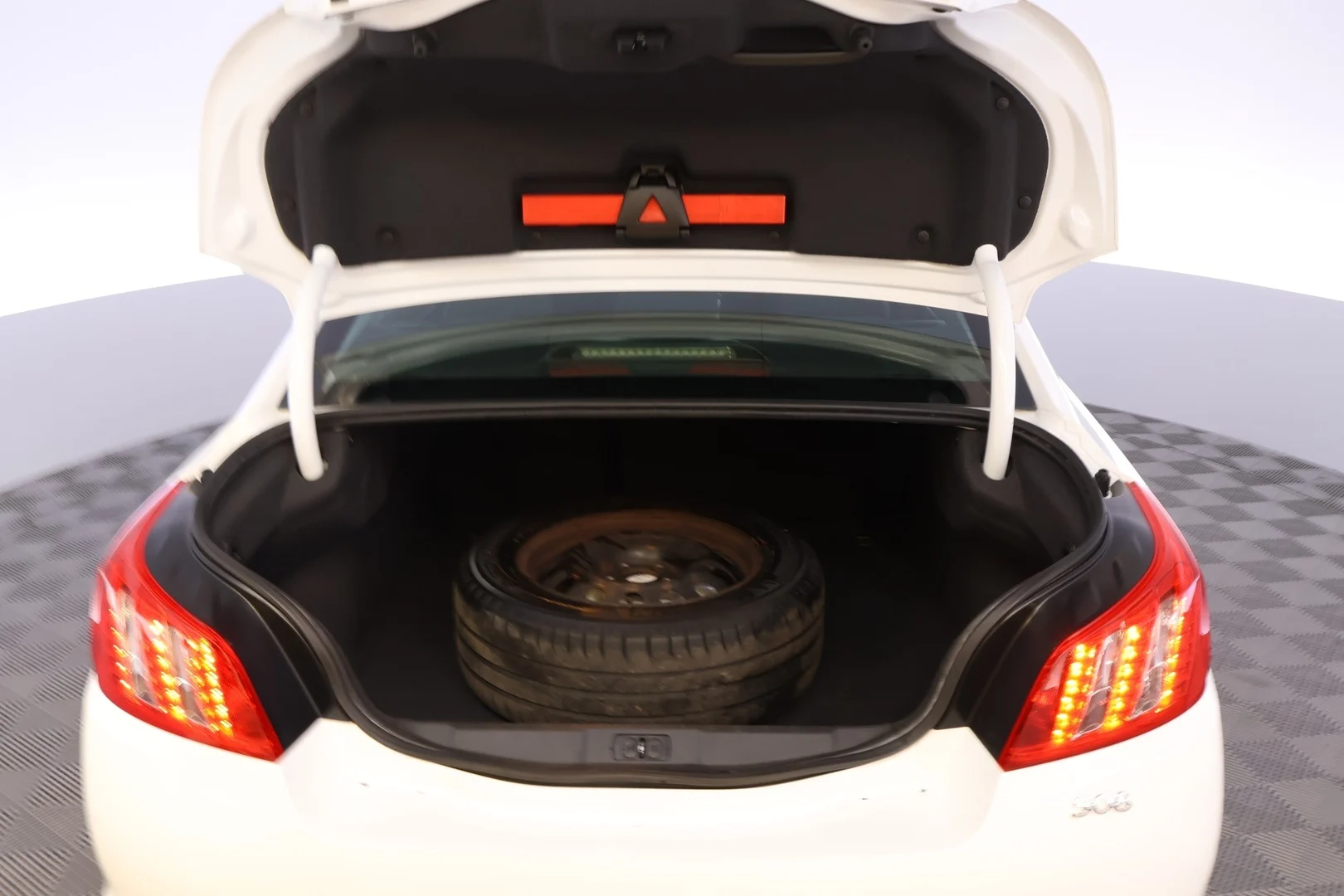 Car Image - 7mcU4PKgBtYgGzLD5N0AN9