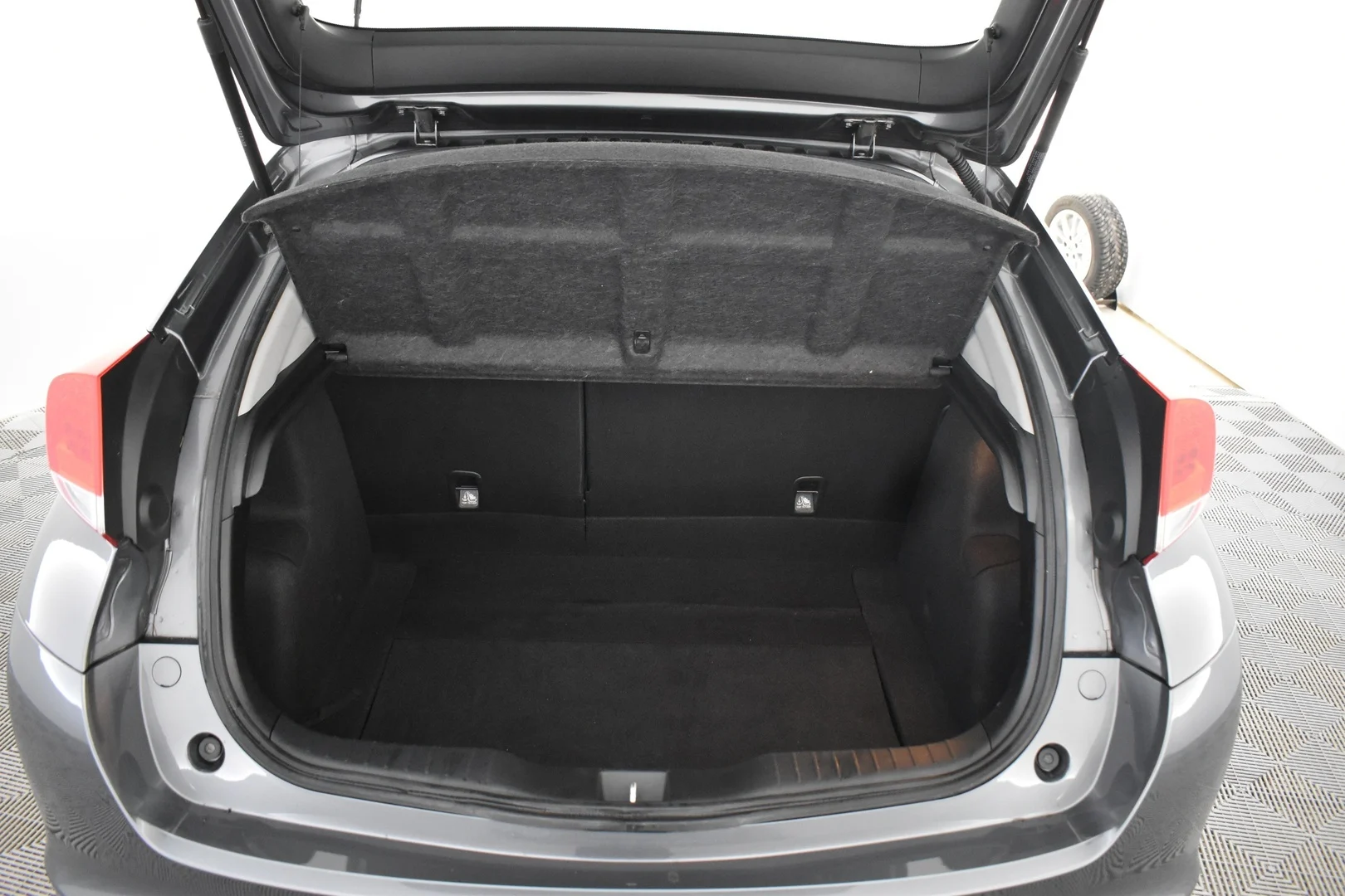 Car Image - 5q9vIcSYU0yEPUe4HpjXz8