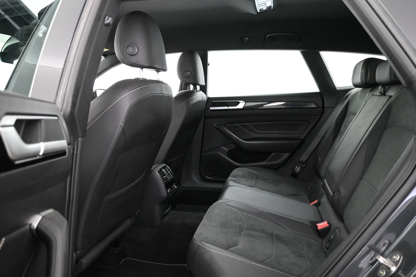 Car Image - 2ebI7q2bHhjJwl9mH4B3oq