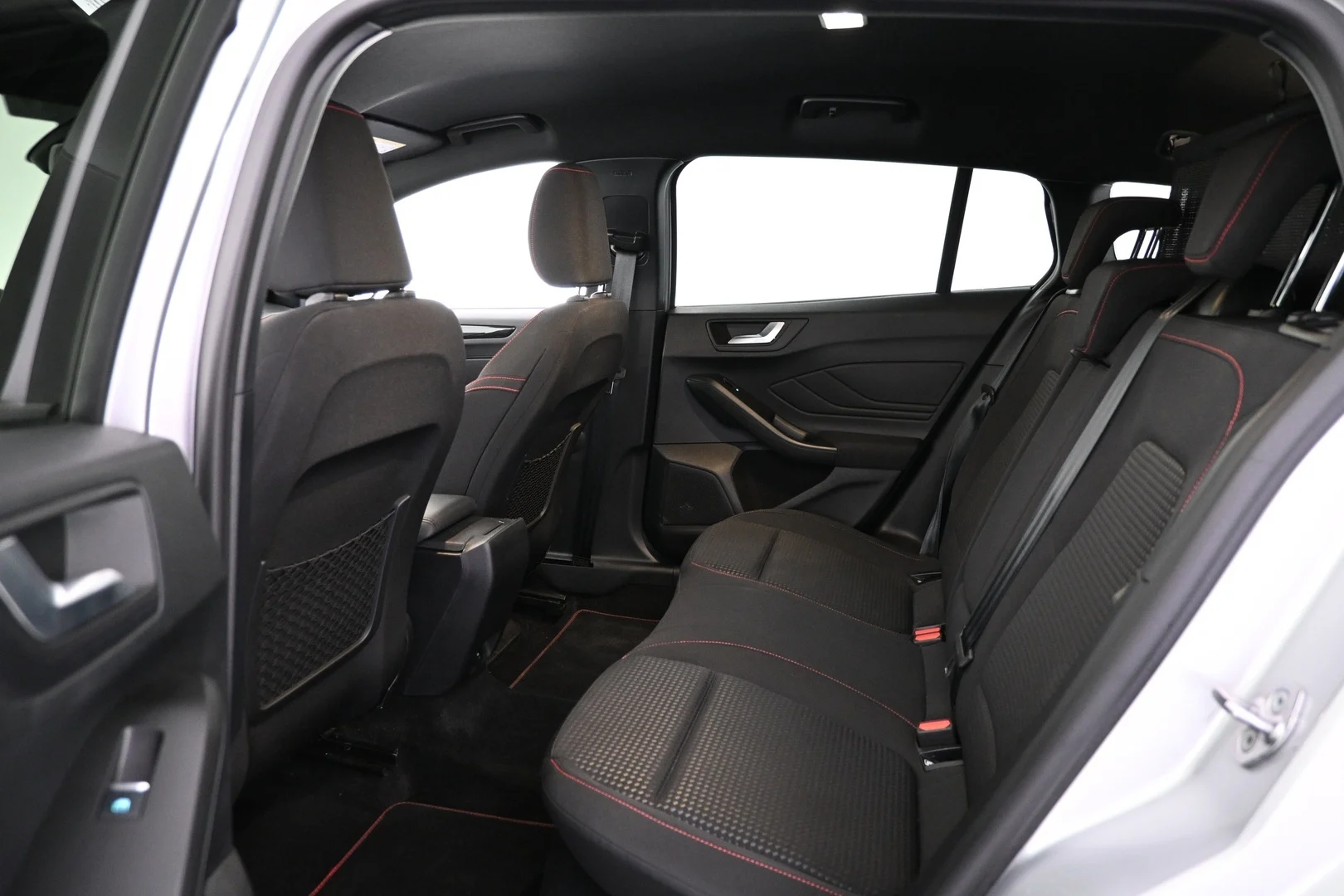 Car Image - 27E5oNY6xIBLfTIZnAYroV