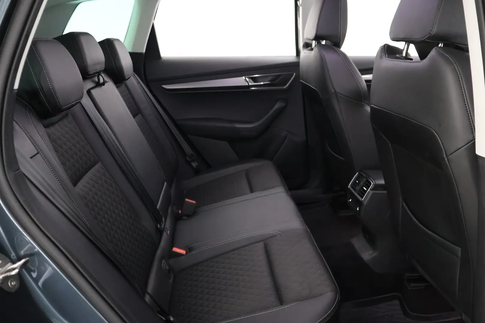 Car Image - 4Go0dQAwKBAvxrYWFR1efm