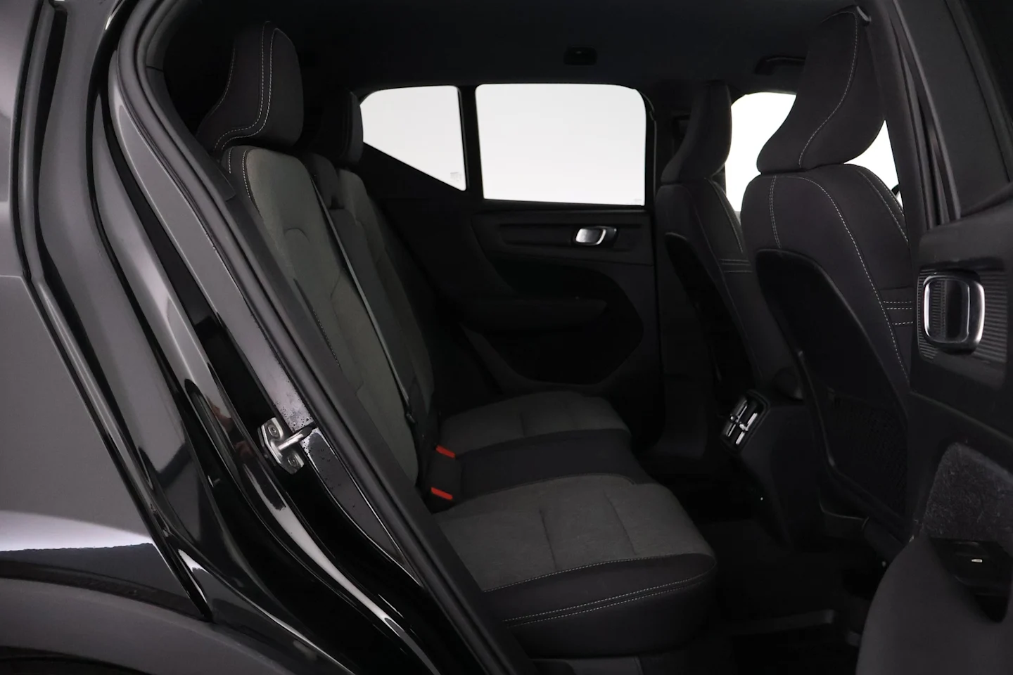 Car Image - bKW2yekrLAqCWqtBVZbd8