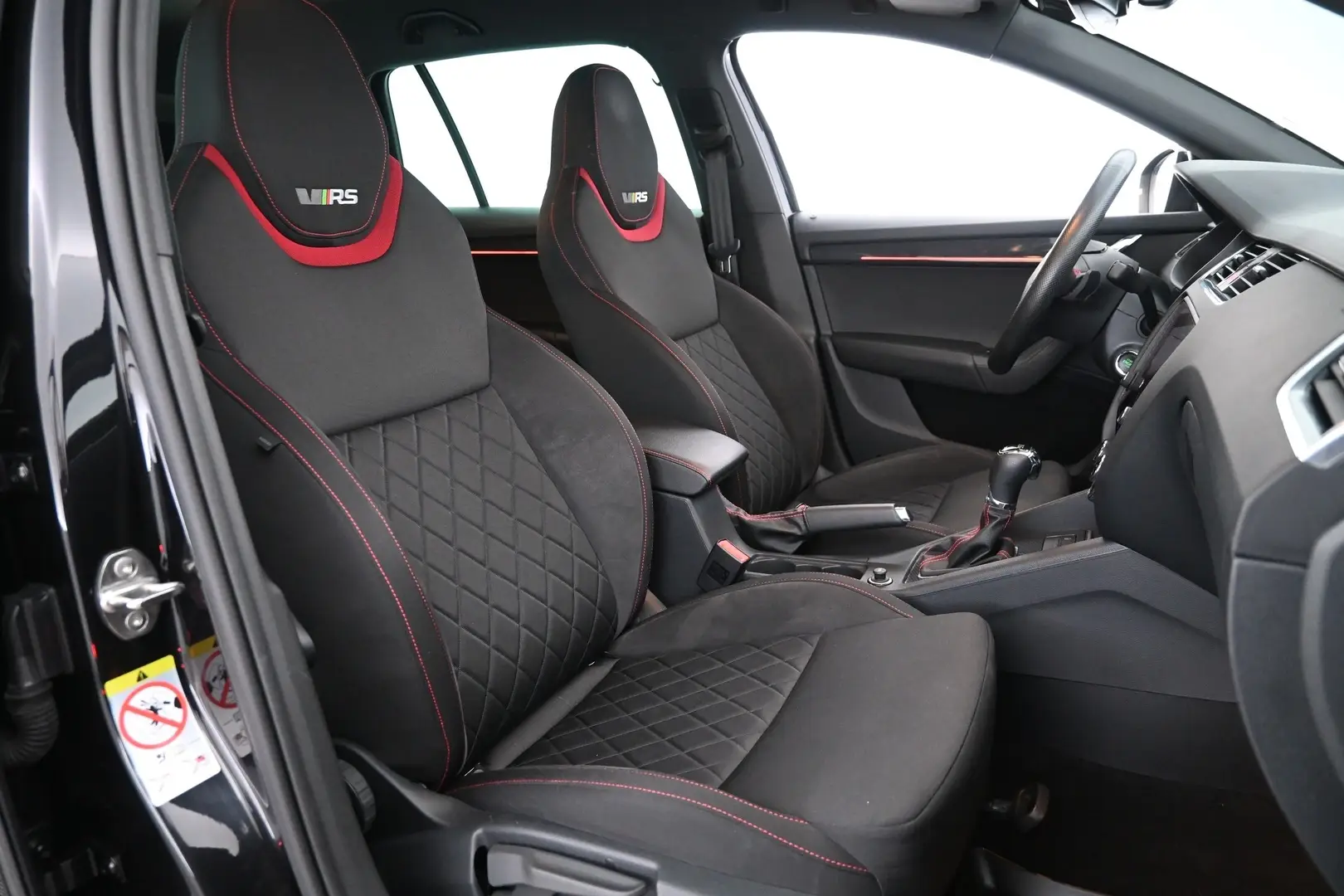 Car Image - 5UVbcaZhArwFn9jHhlNek5