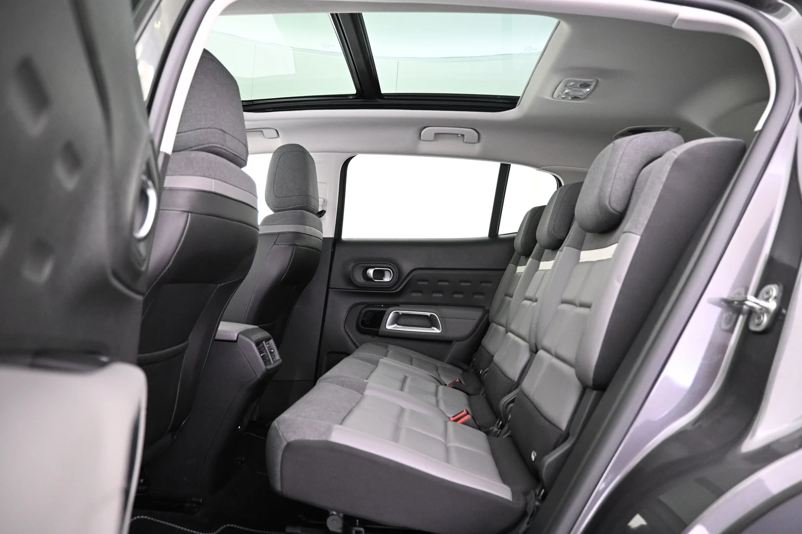 Car Image - 7yp8Ie7UvVOYfo8vTwTFHV
