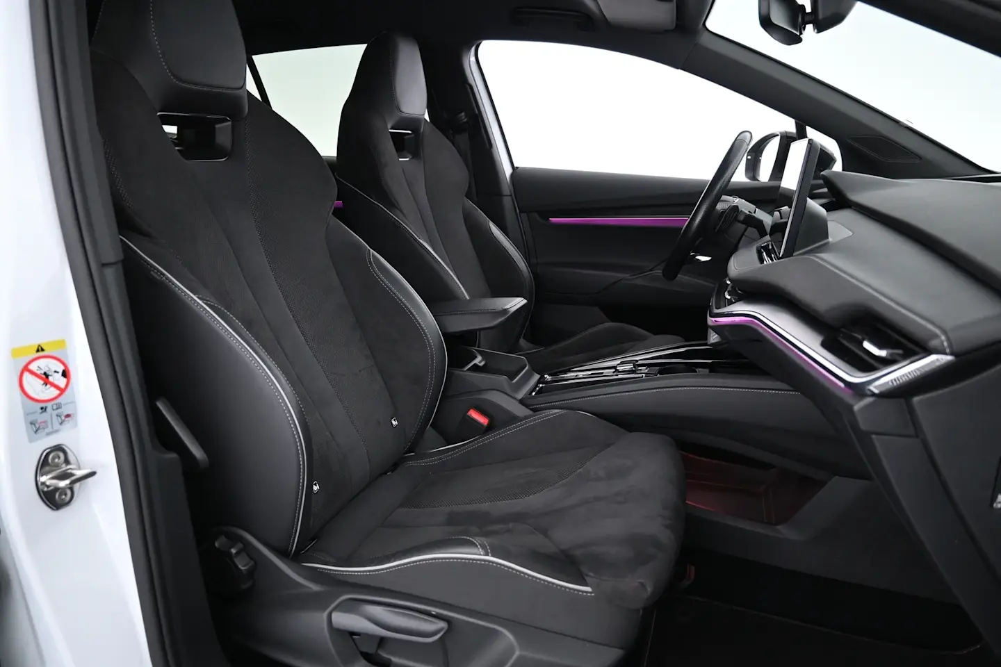 Car Image - 77dD966t9XDbqhCsuBOyLz