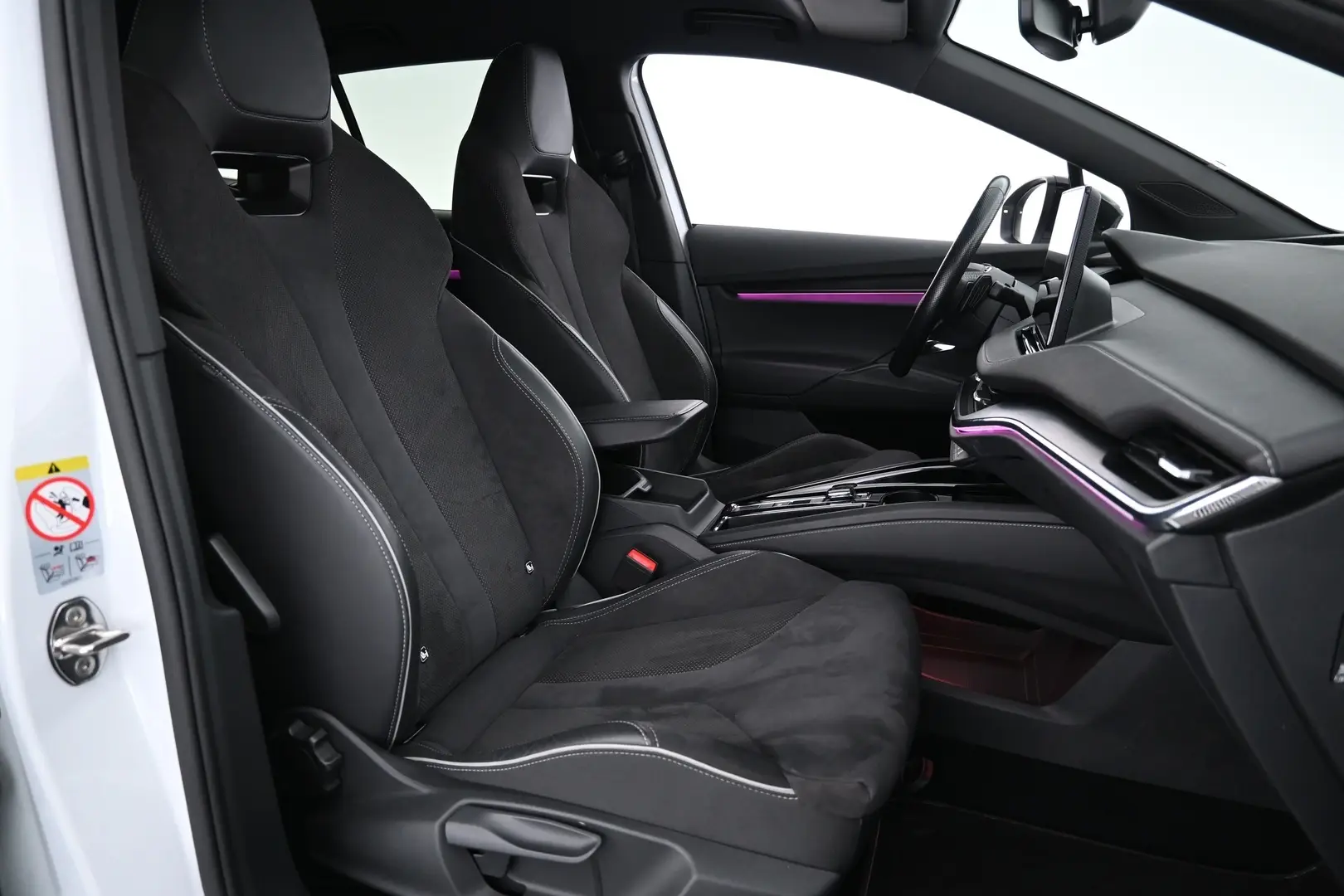 Car Image - 77dD966t9XDbqhCsuBOyLz