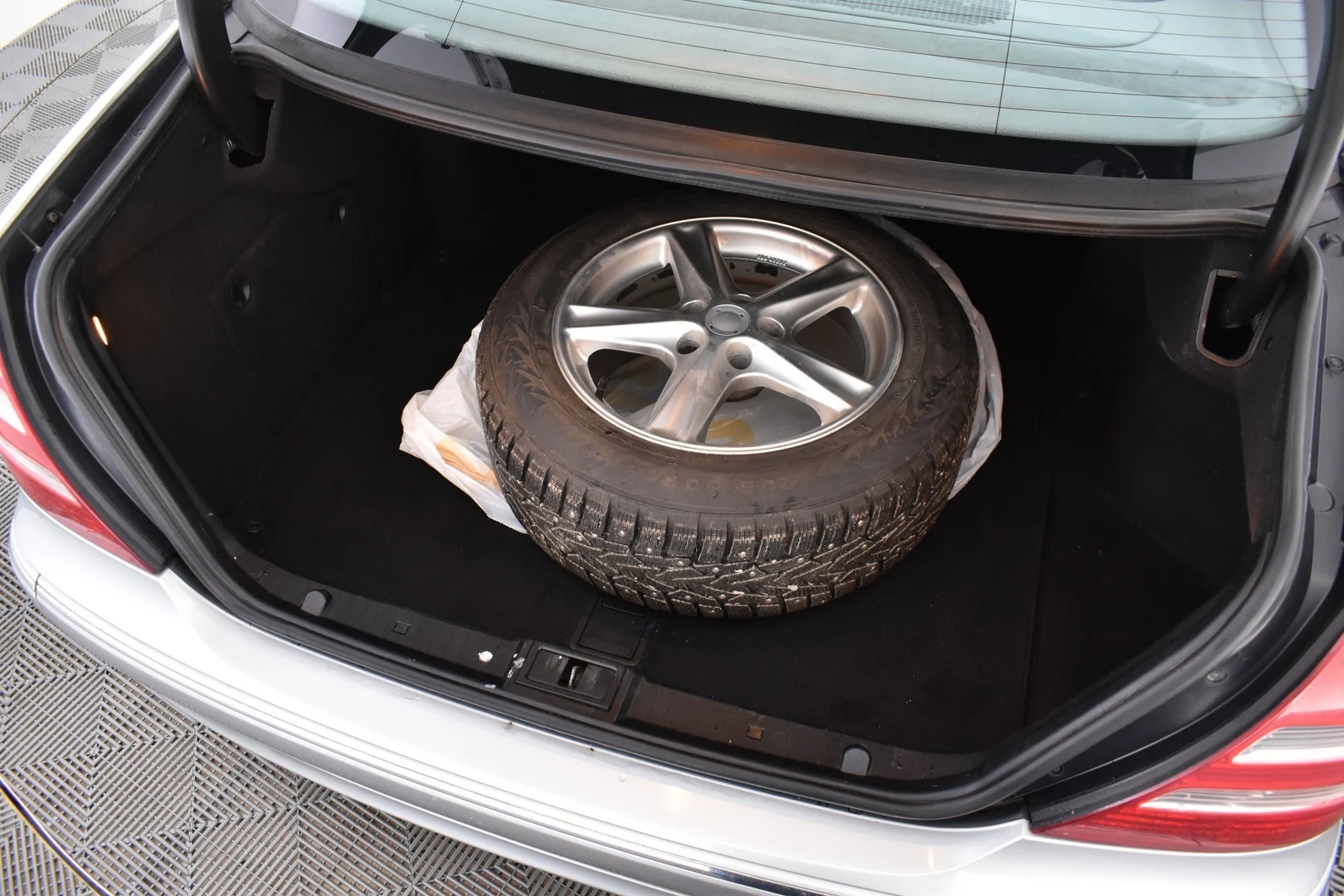 Car Image - 7k0k2mHol7k0v0WnhgpxpE