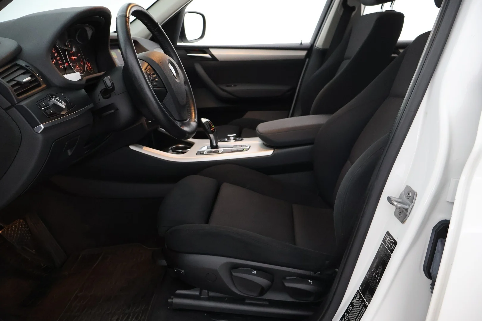 Car Image - 2YD9FrZuohPxEOAvpkMwfi