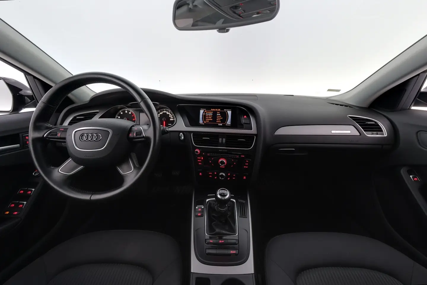 Car Image - 4o8z3EfavhIlfFxTKoxqPR