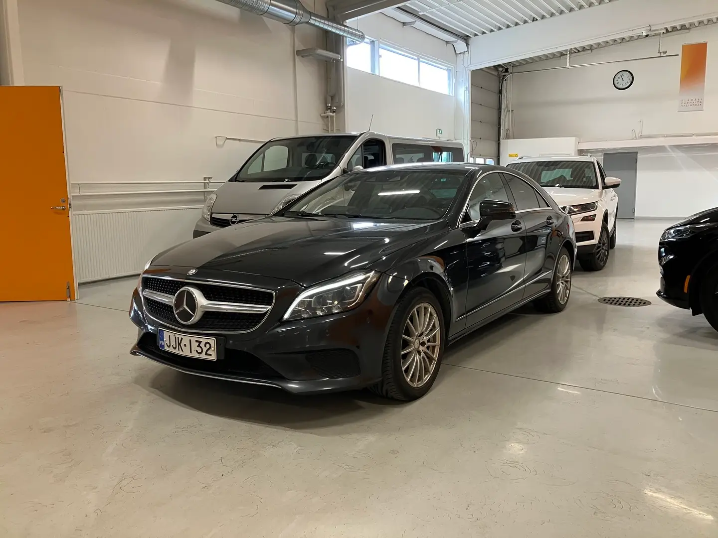 Car Image - IJgOBqvc8hUWnVxC2oeAj