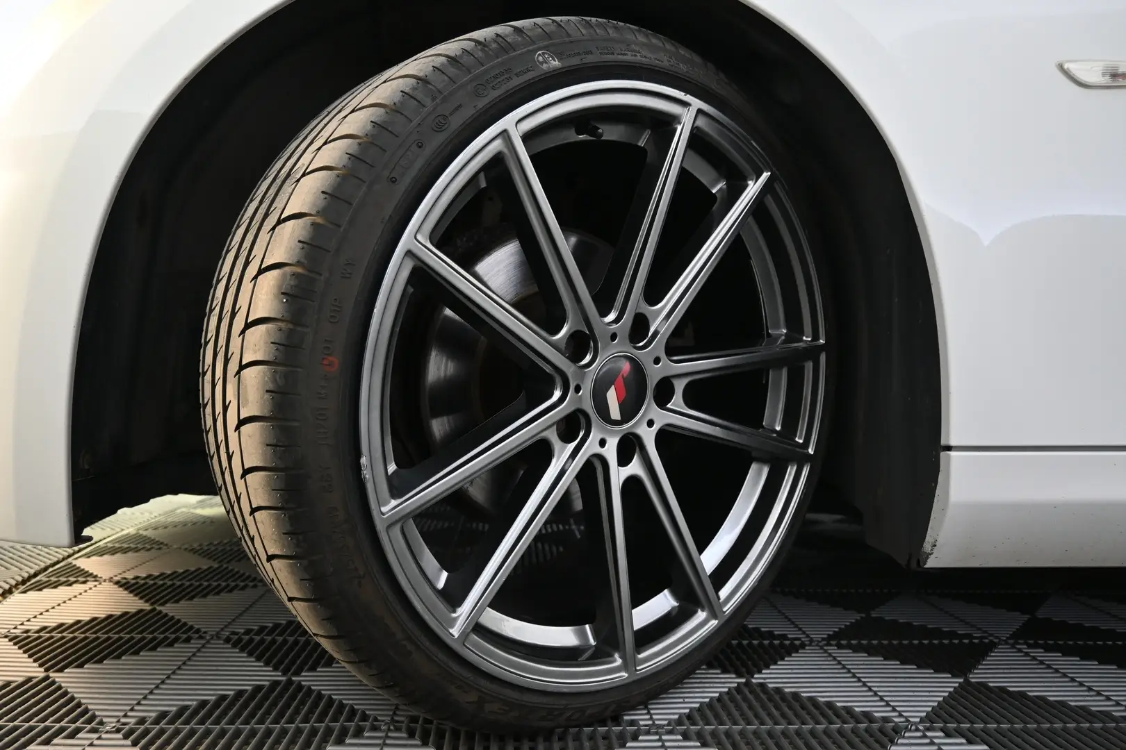 Car Image - 1IUsgvnkEdmSKwCKpUMlXd