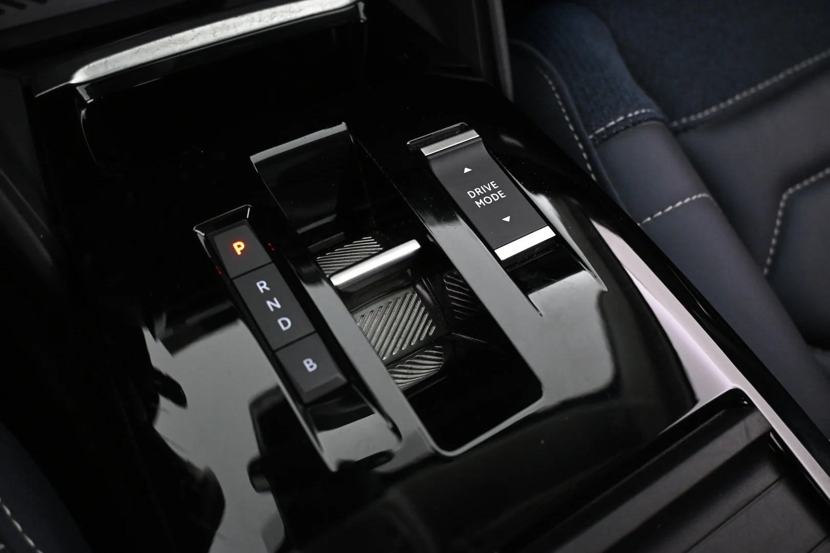 Car Image - 7nGsZryKYXib03CqINPpWz