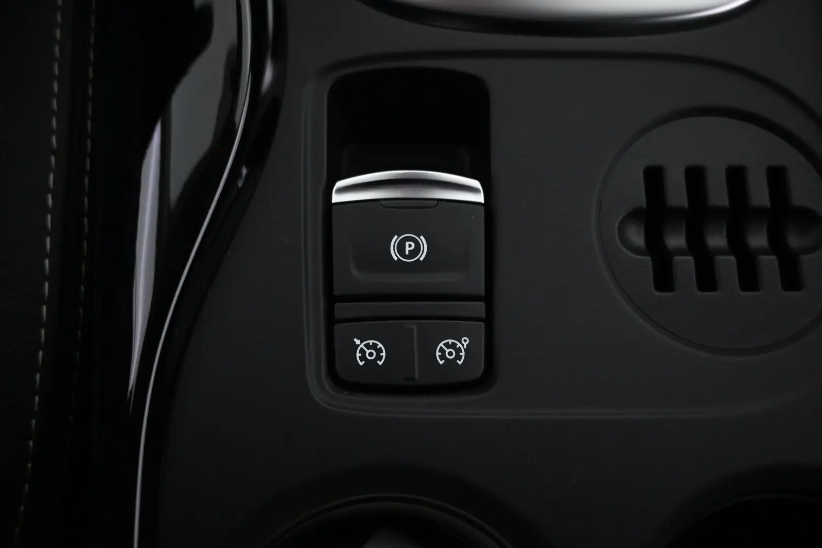 Car Image - 3QyAUo43Vi3QF8OjKlel1p