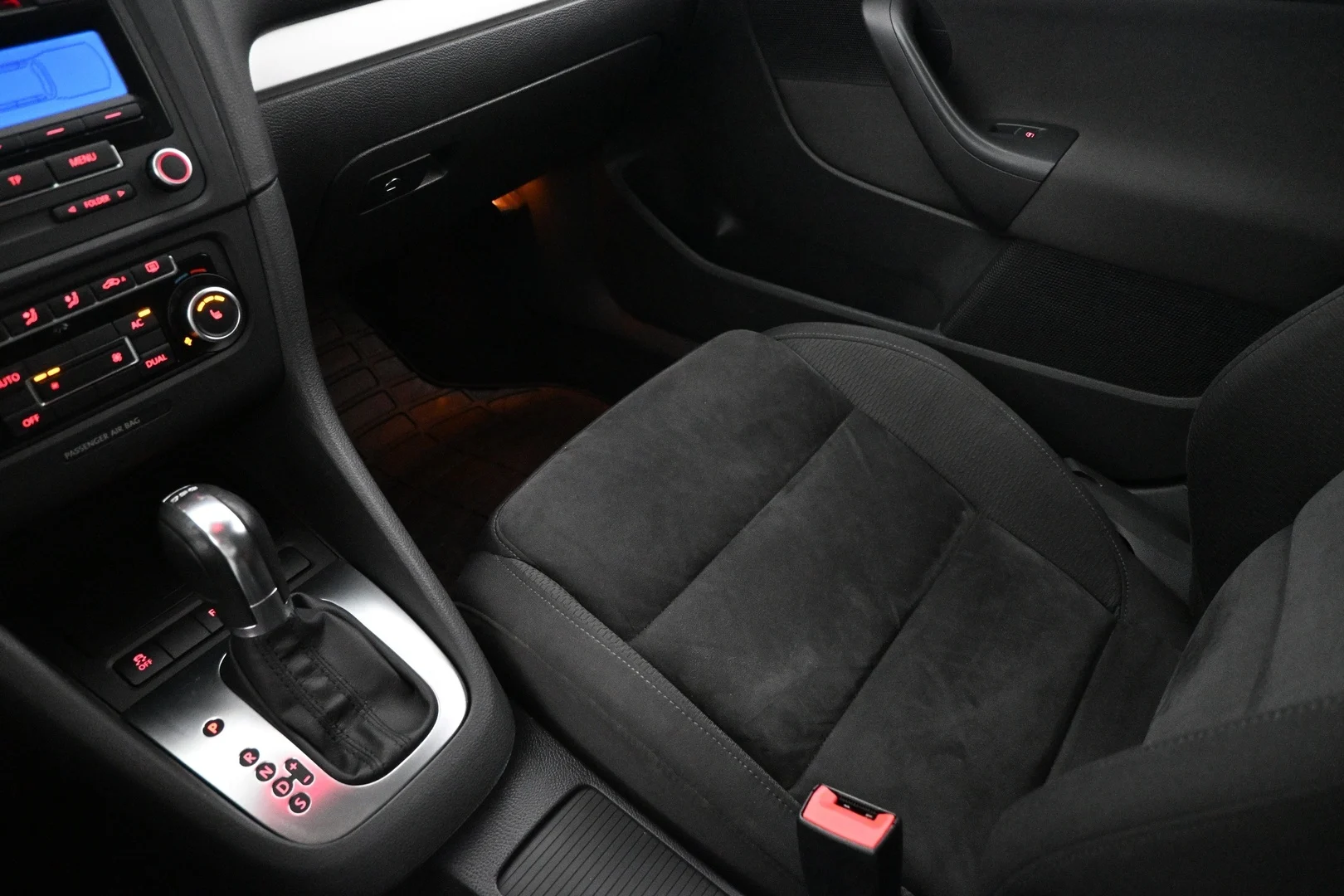 Car Image - 6Nvo61IOhbCqdvRks9lfdB
