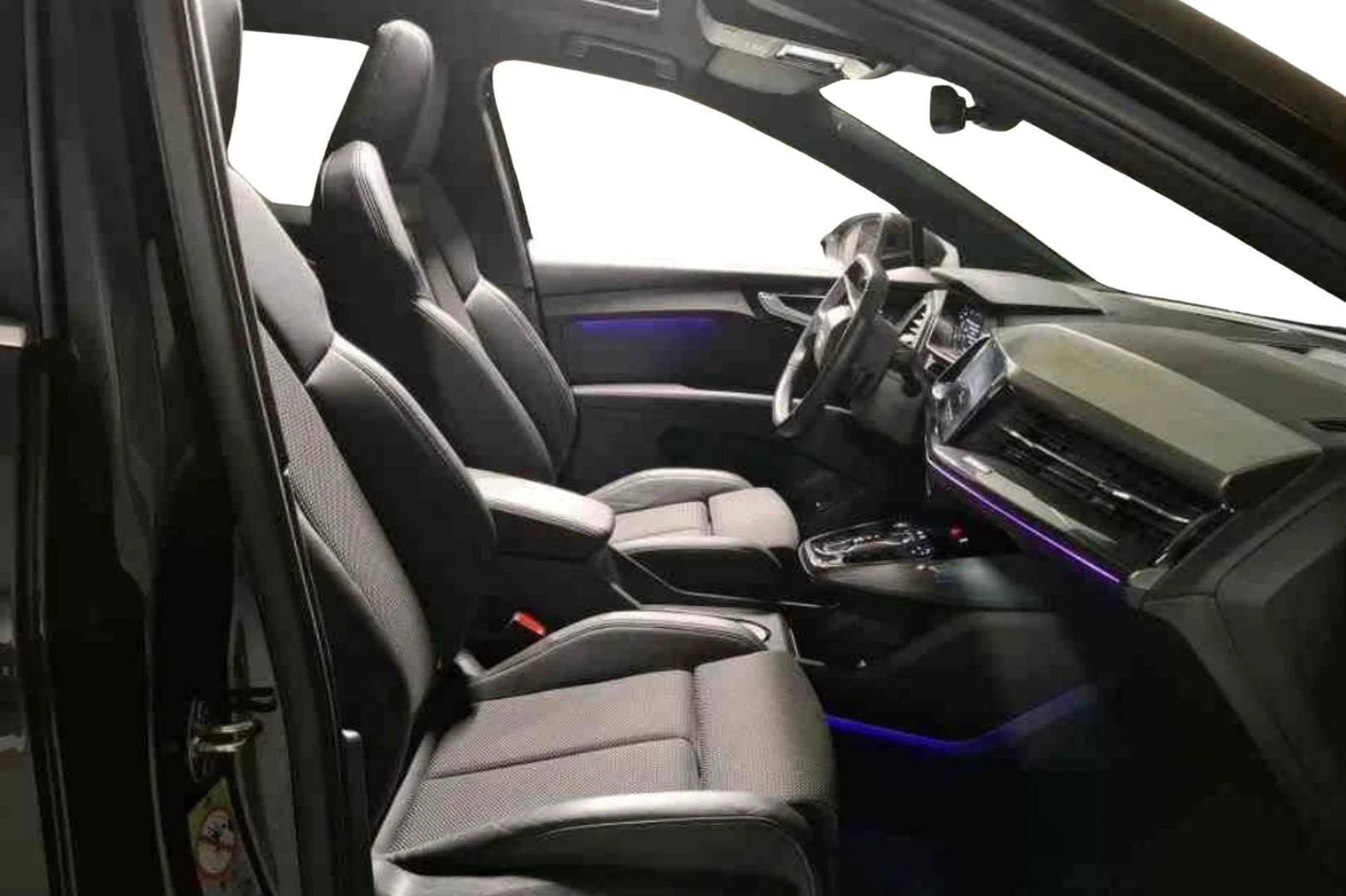 Car Image - YUZVH5uGS64toPUhJ8bcL