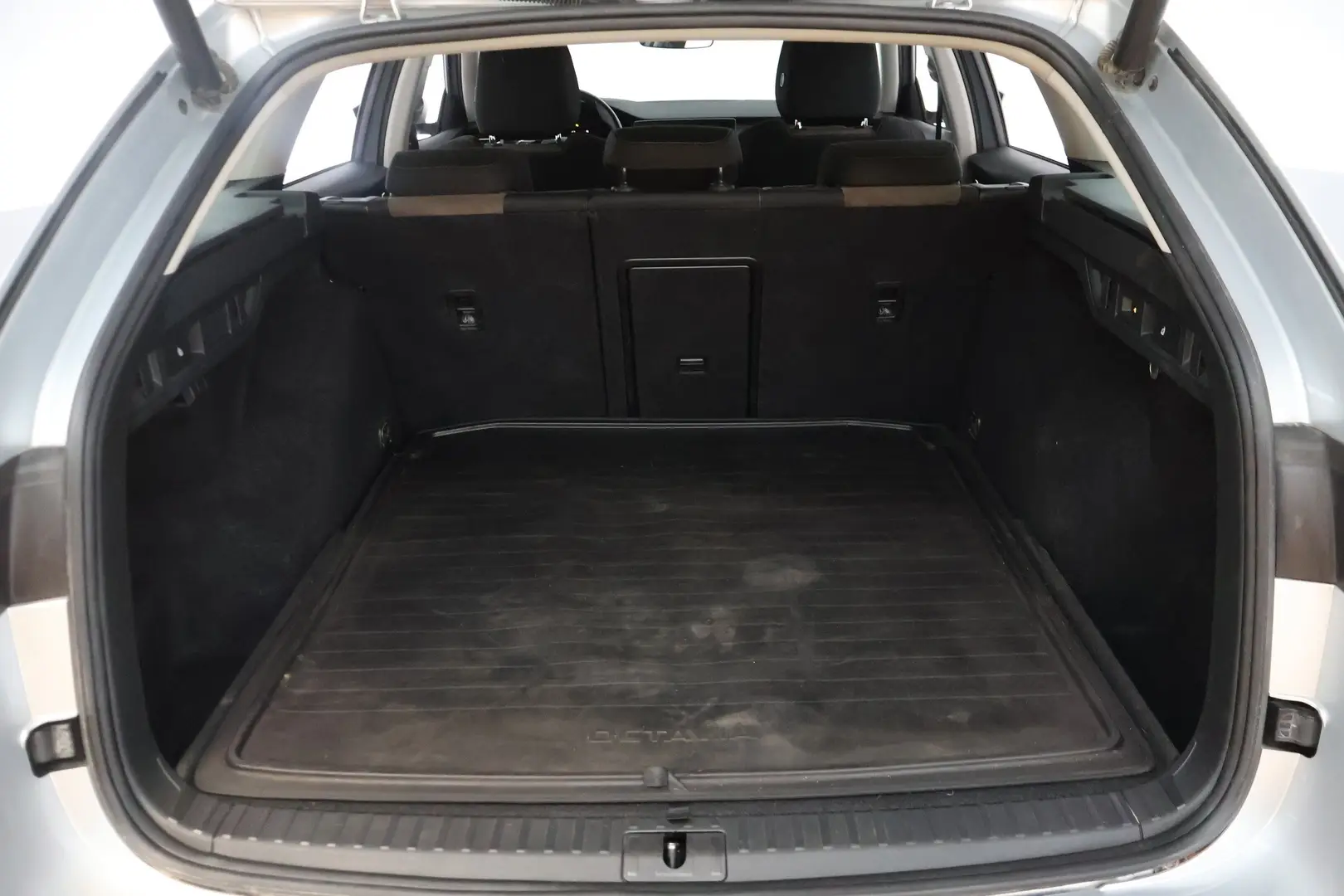 Car Image - 2EfkNSnuqorMw3kbl50LBk