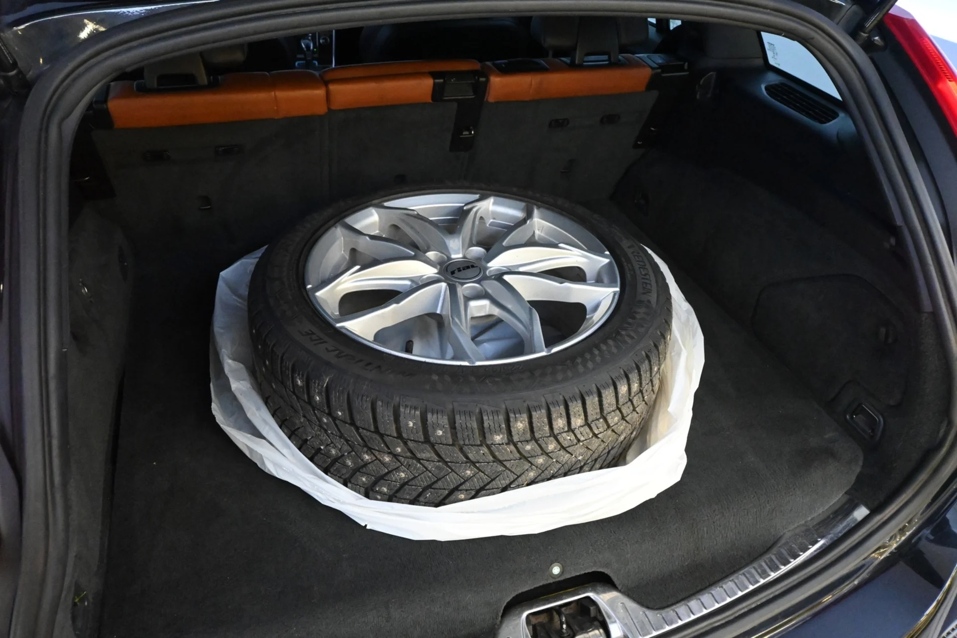 Car Image - 7uHthGtySFWjzgeGJTLOfK
