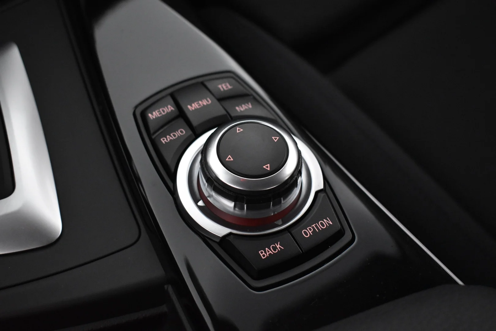 Car Image - 18Pw77XRT5QOLdeS0y6s7X