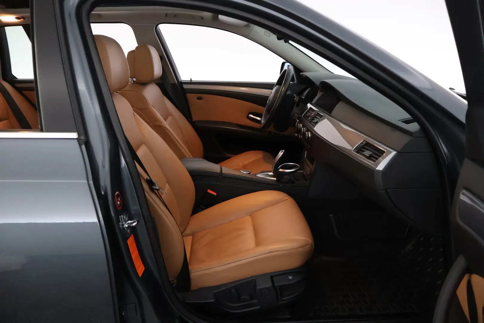 Car Image - 8kTN42r3JTpYHMjQ8x1bT