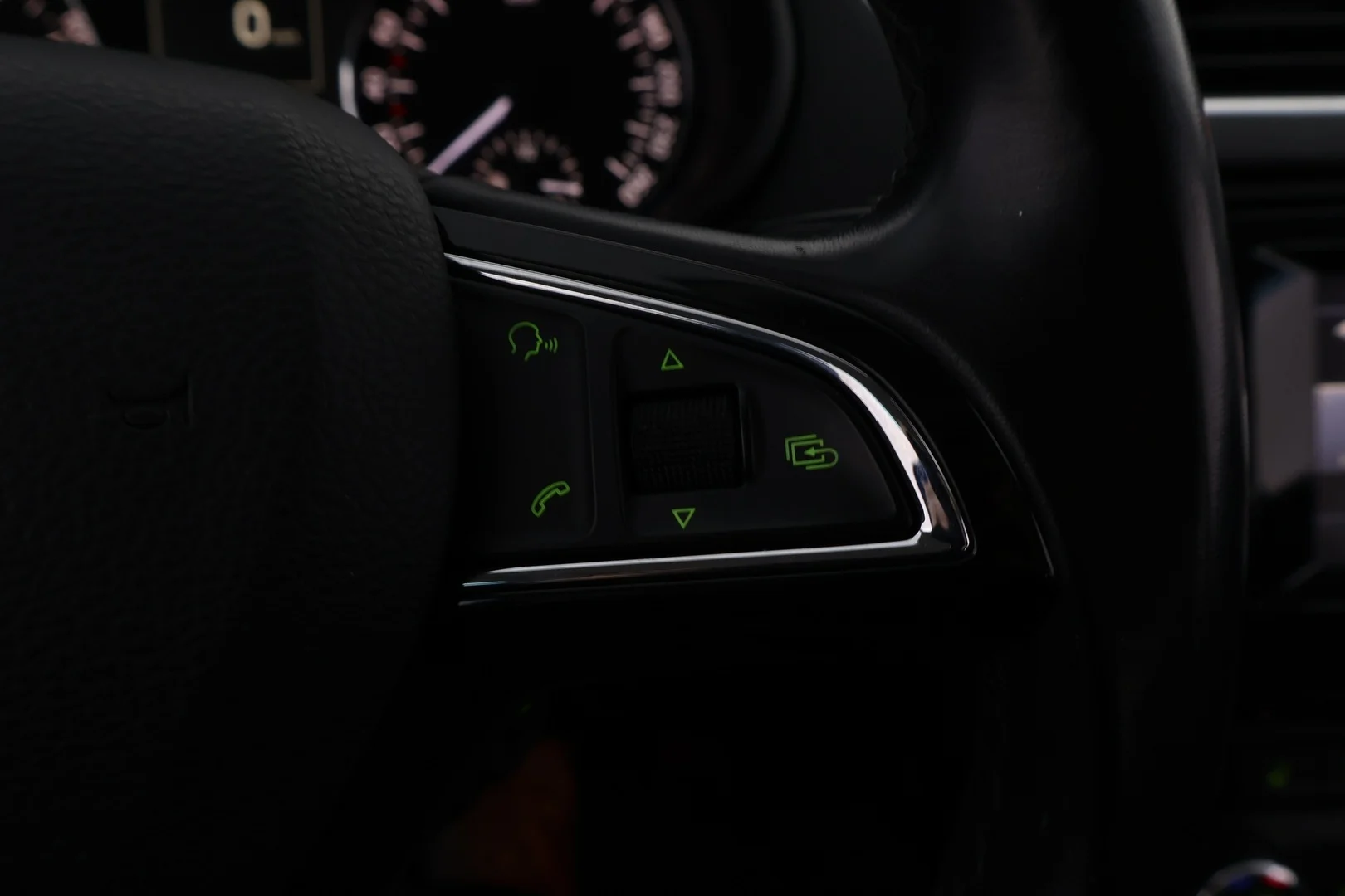 Car Image - 1KuFQjbEEaepXoIhdK35Oo