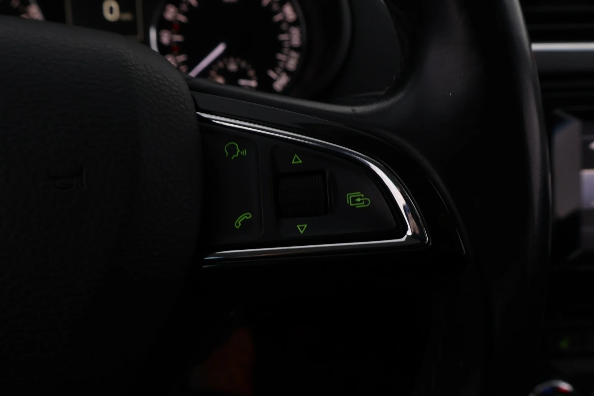 Car Image - 1KuFQjbEEaepXoIhdK35Oo