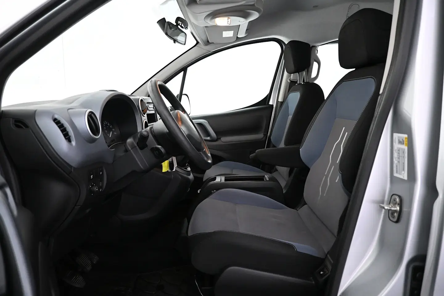 Car Image - 5U3RluQRKlnFv90urh32wt