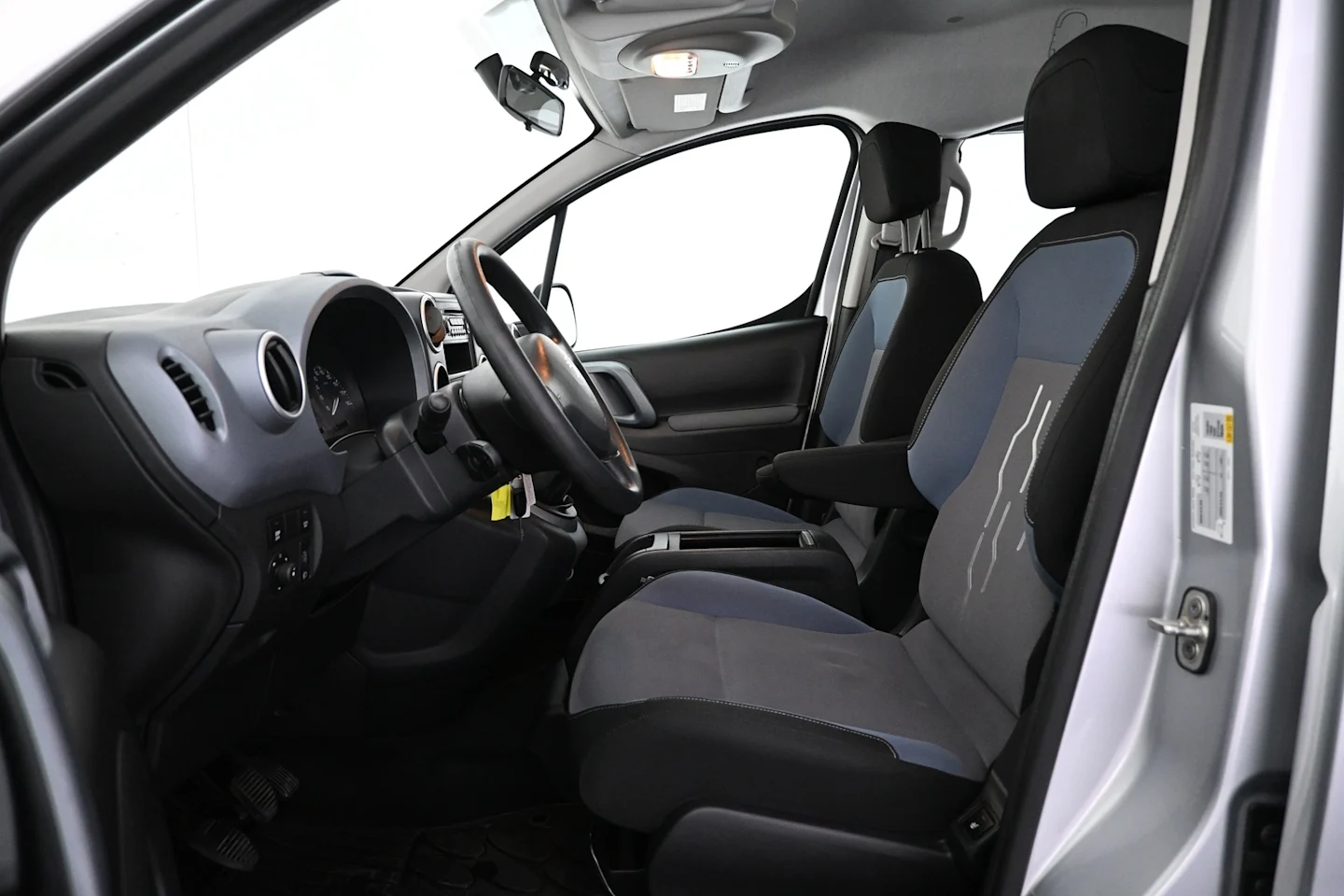 Car Image - 5U3RluQRKlnFv90urh32wt
