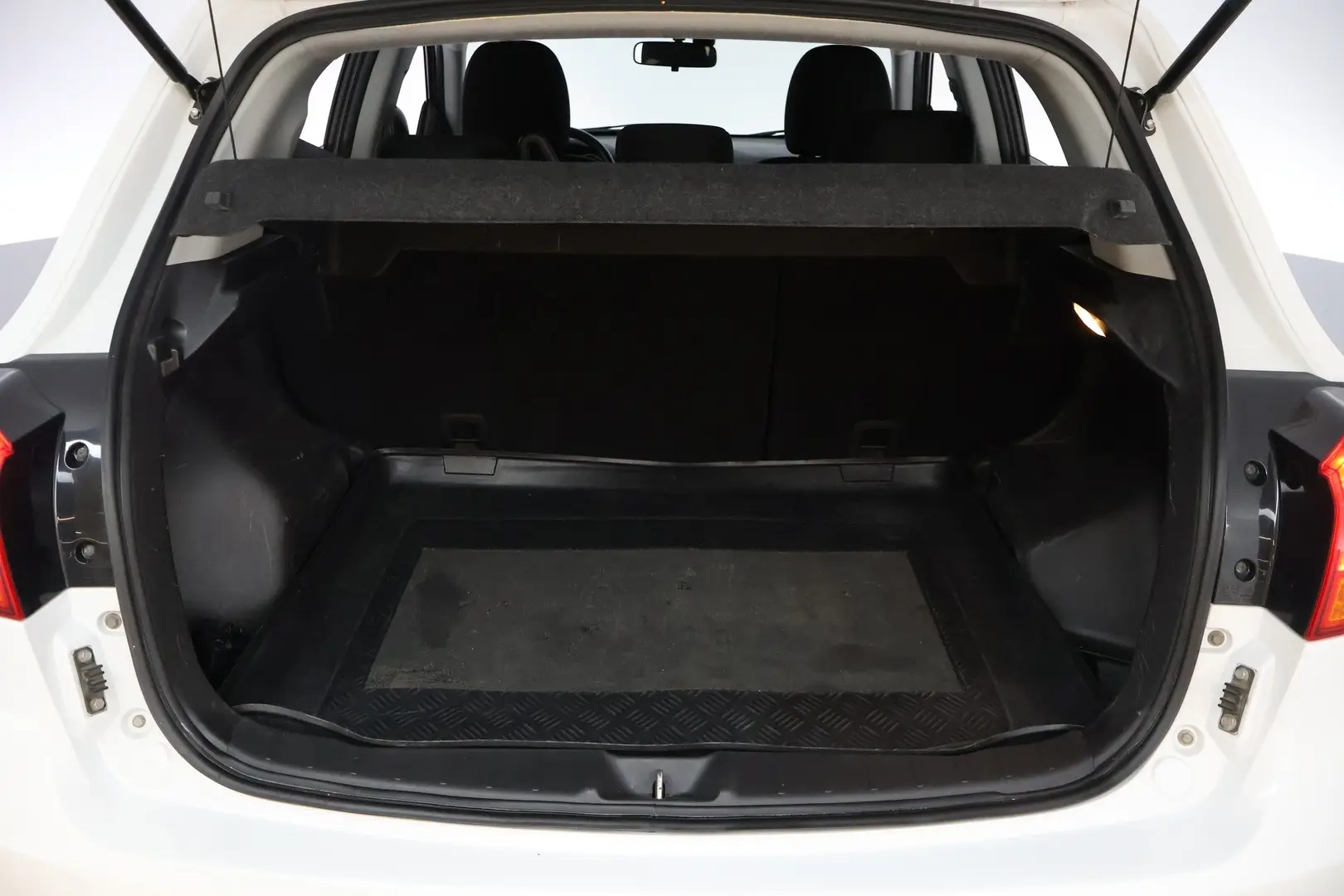 Car Image - 7IgLRWKhIoAHe75xqXLhVr