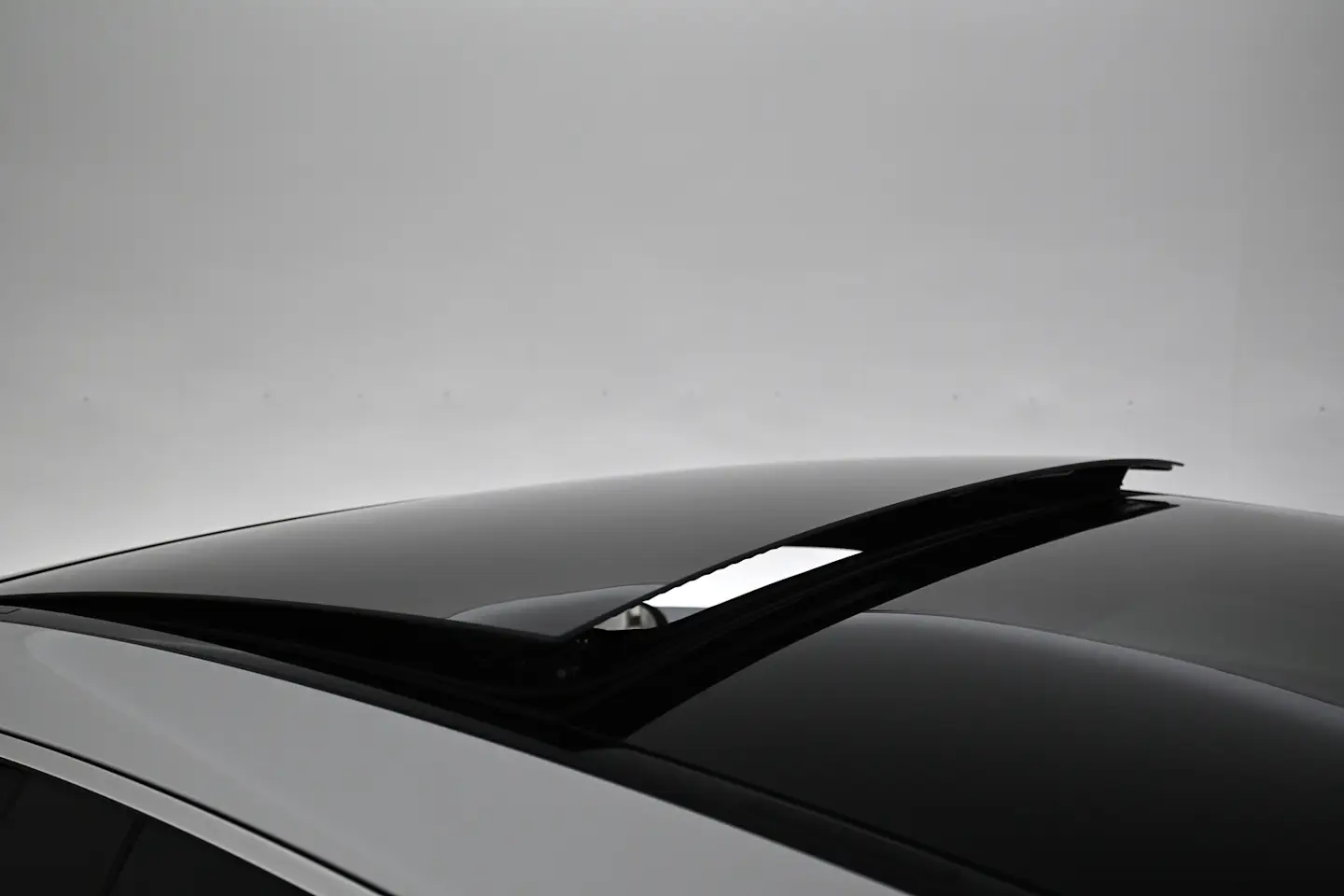 Car Image - 4qCFsJLHEQYdMk4gBM8ISd