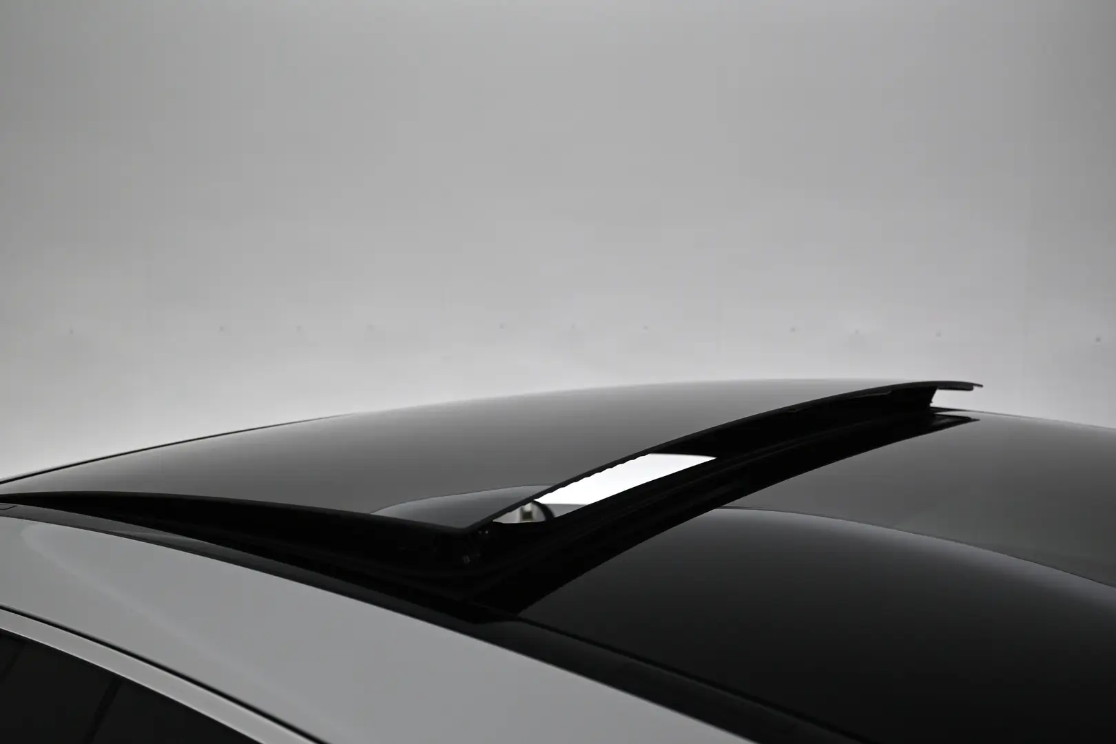Car Image - 4qCFsJLHEQYdMk4gBM8ISd