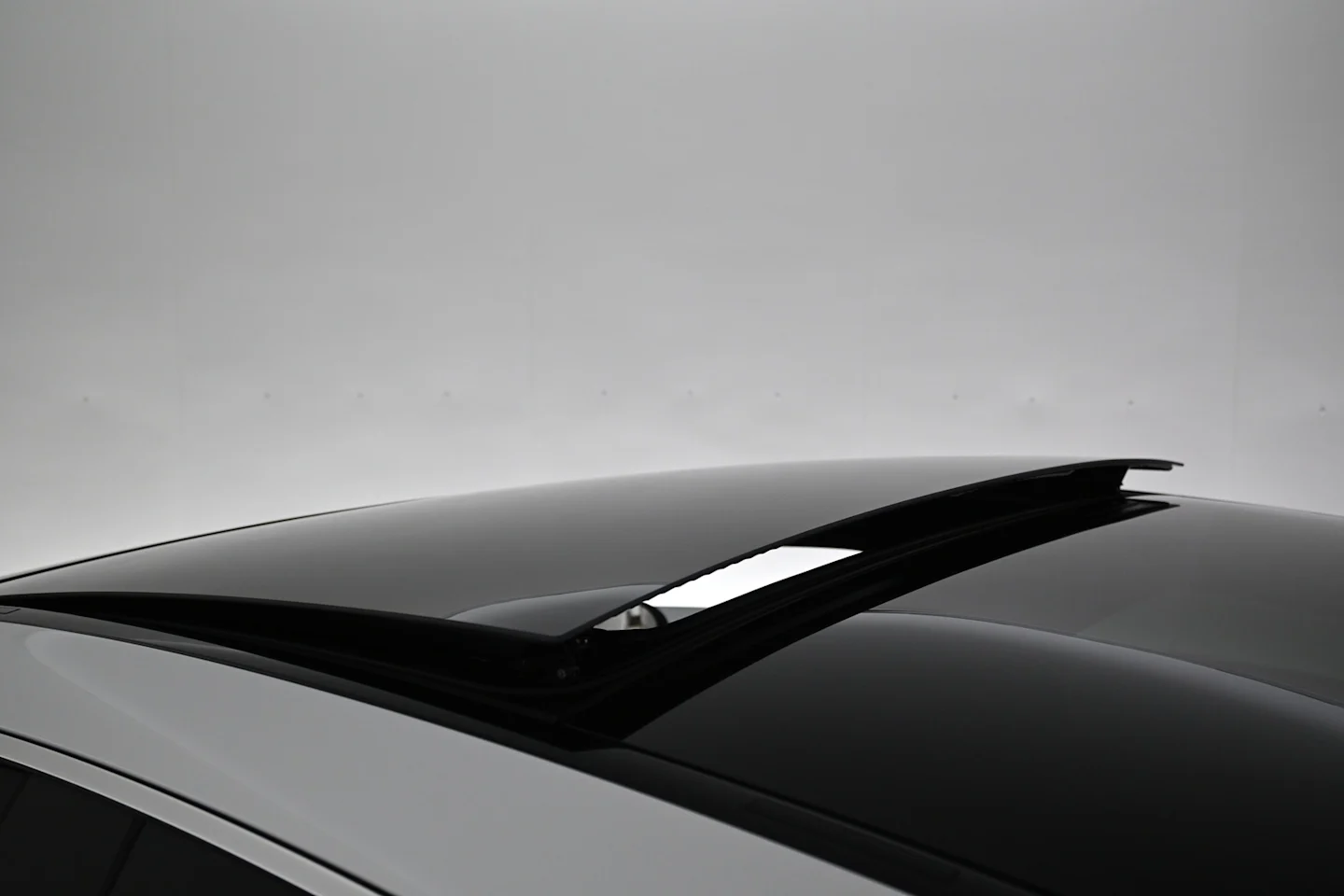 Car Image - 4qCFsJLHEQYdMk4gBM8ISd