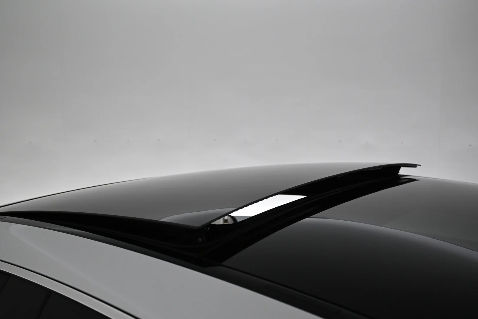 Car Image - 4qCFsJLHEQYdMk4gBM8ISd