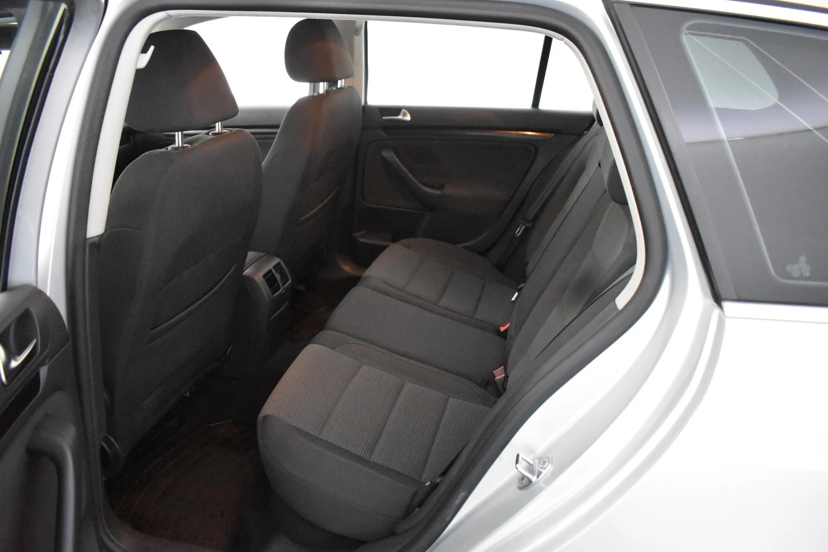 Car Image - 2zyiy1cli5QgAD4EVd4WIl