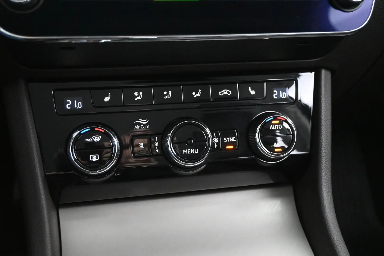 Car Image - 4PqUBEFuIqOX1wb4KdMMYB