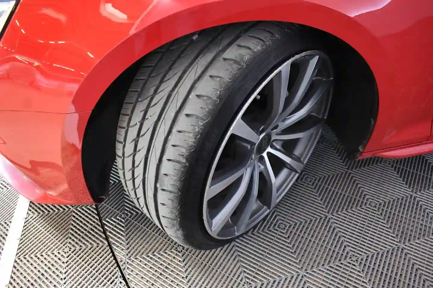 Car Image - 6As1xvYkzxKF1aMIY3ROia