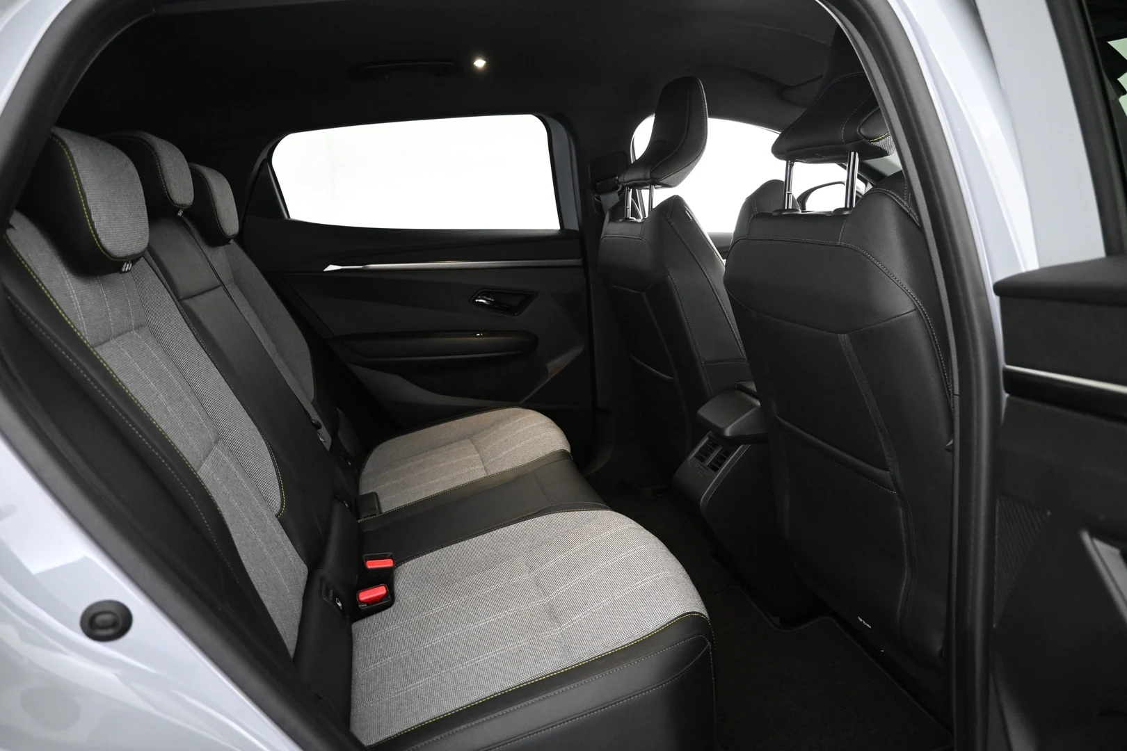 Car Image - 4SsNRxEsAZVGcAHUMzXCw3