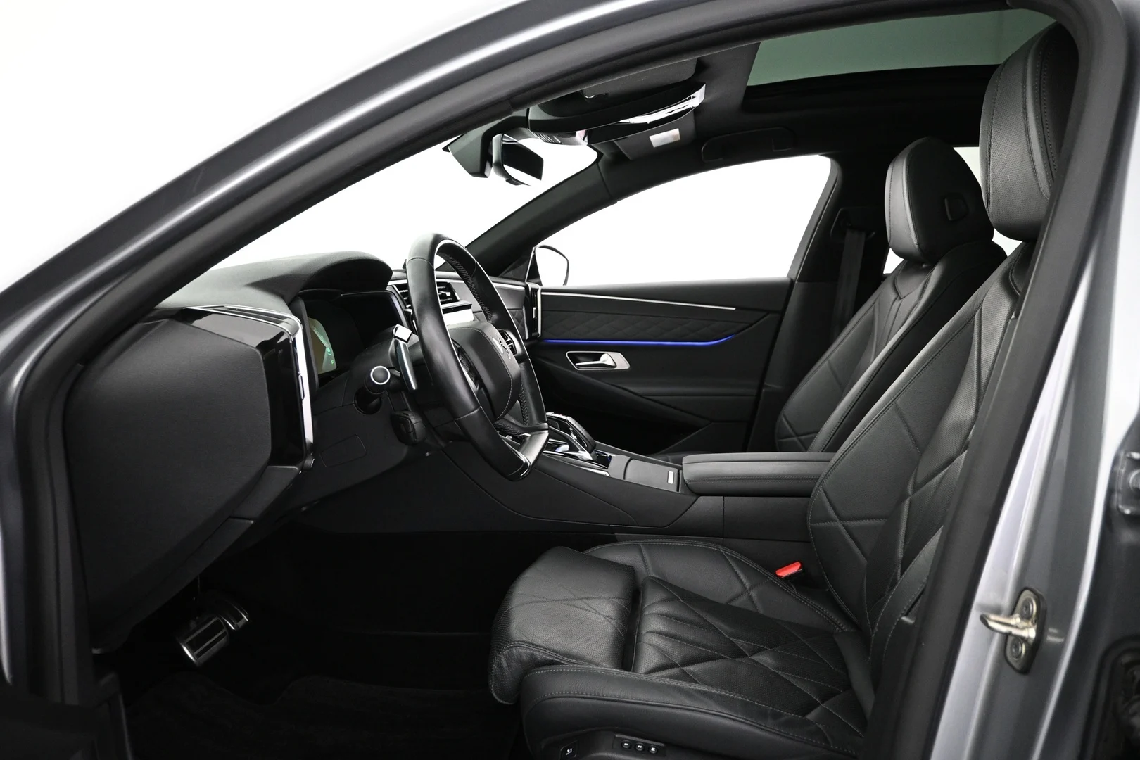 Car Image - 6RLyp1hh0cBLjpz1Xv8WRy