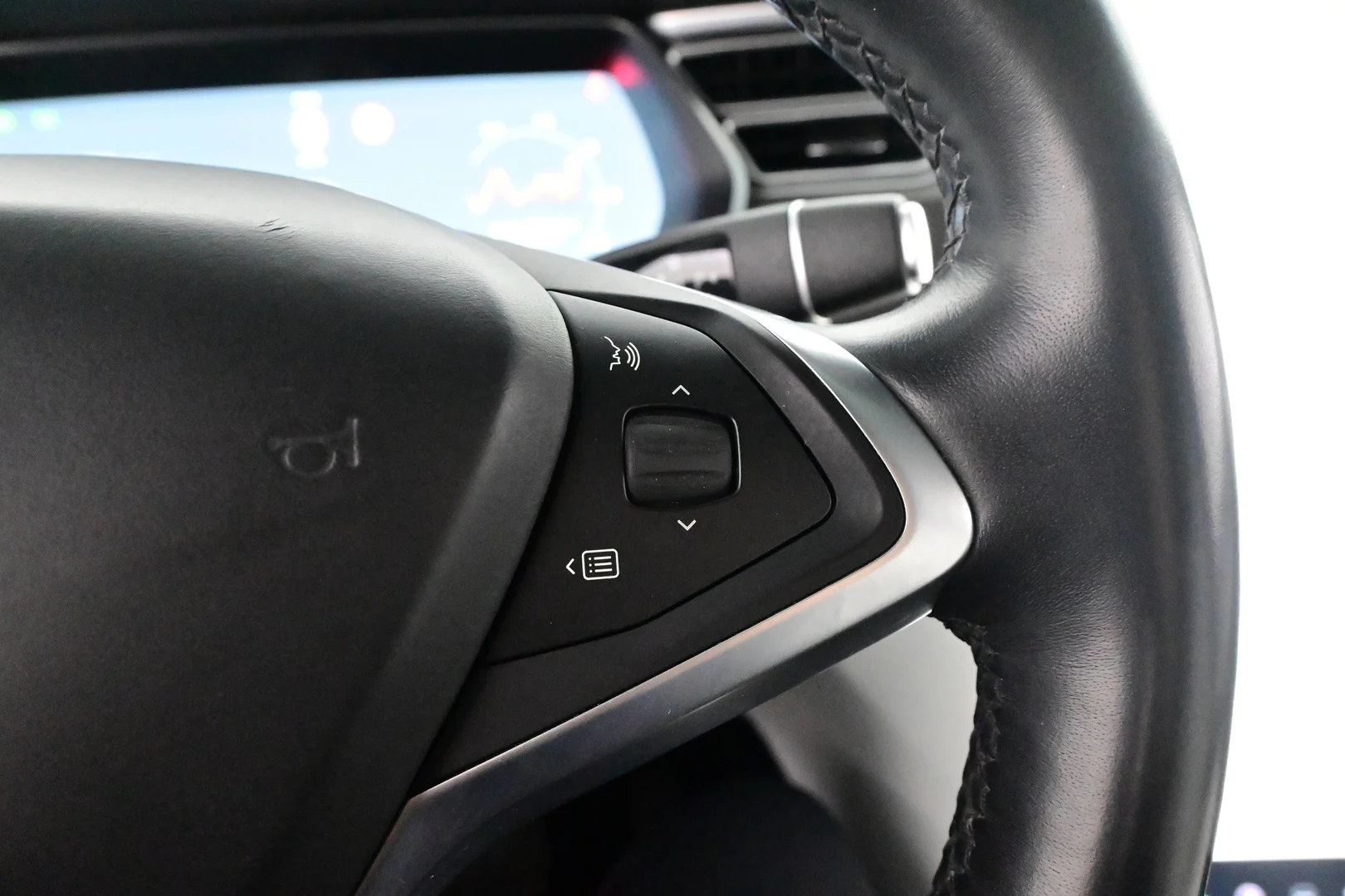 Car Image - 3dfietUaewlPtmt6iE2Ely